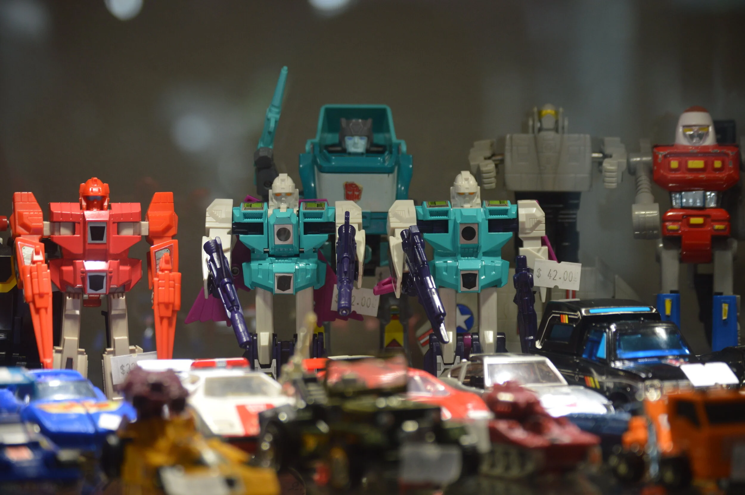 Playing with the past, chaotically