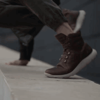 Boomerang_FlyRoam_LeatherBootJump-.gif