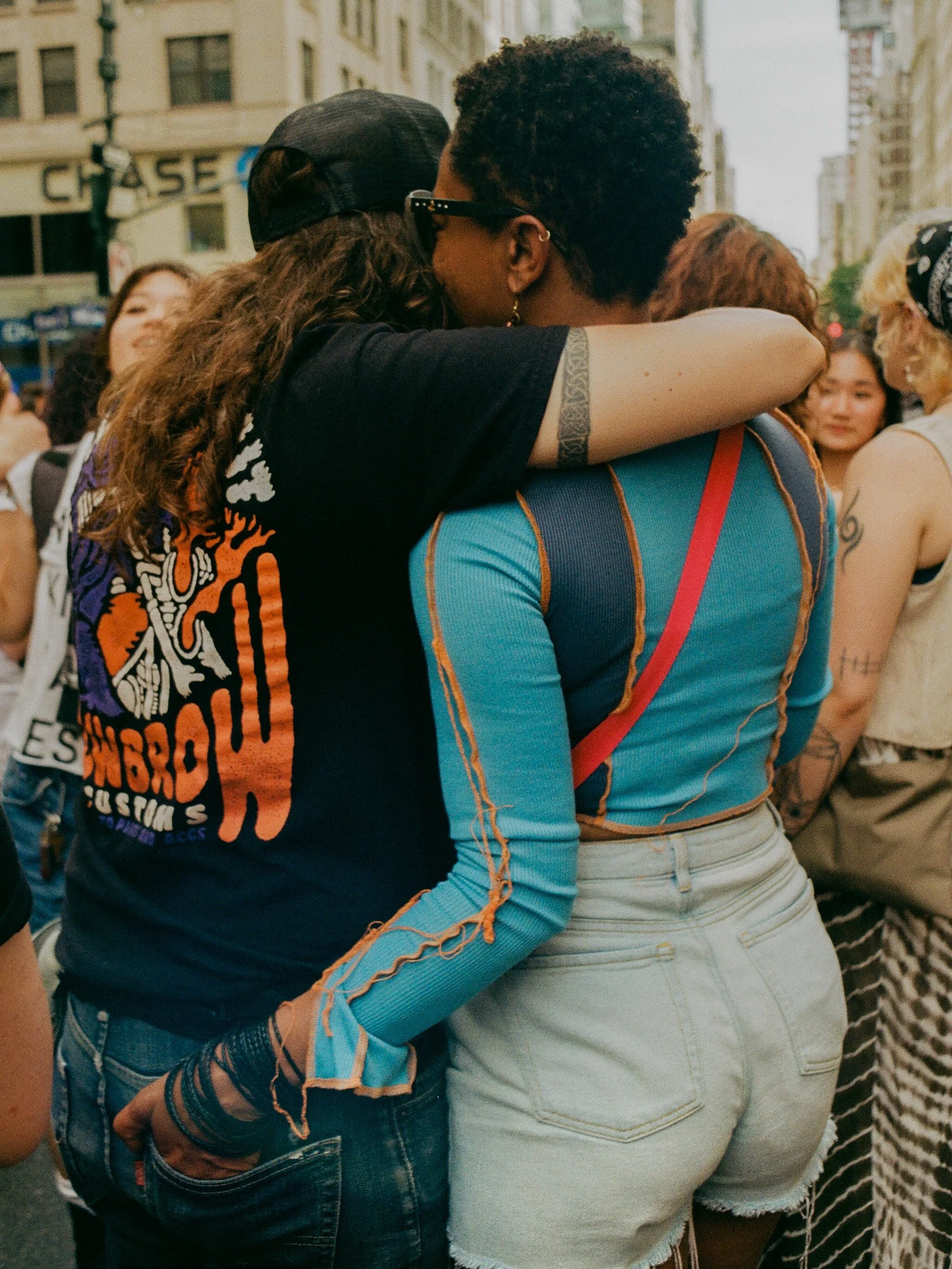my girlfriend told me that it&rsquo;s international lesbian day so happy international lesbian day to all those who celebrate* (*everyone) ((honestly will take any excuse to post more queer street photos))