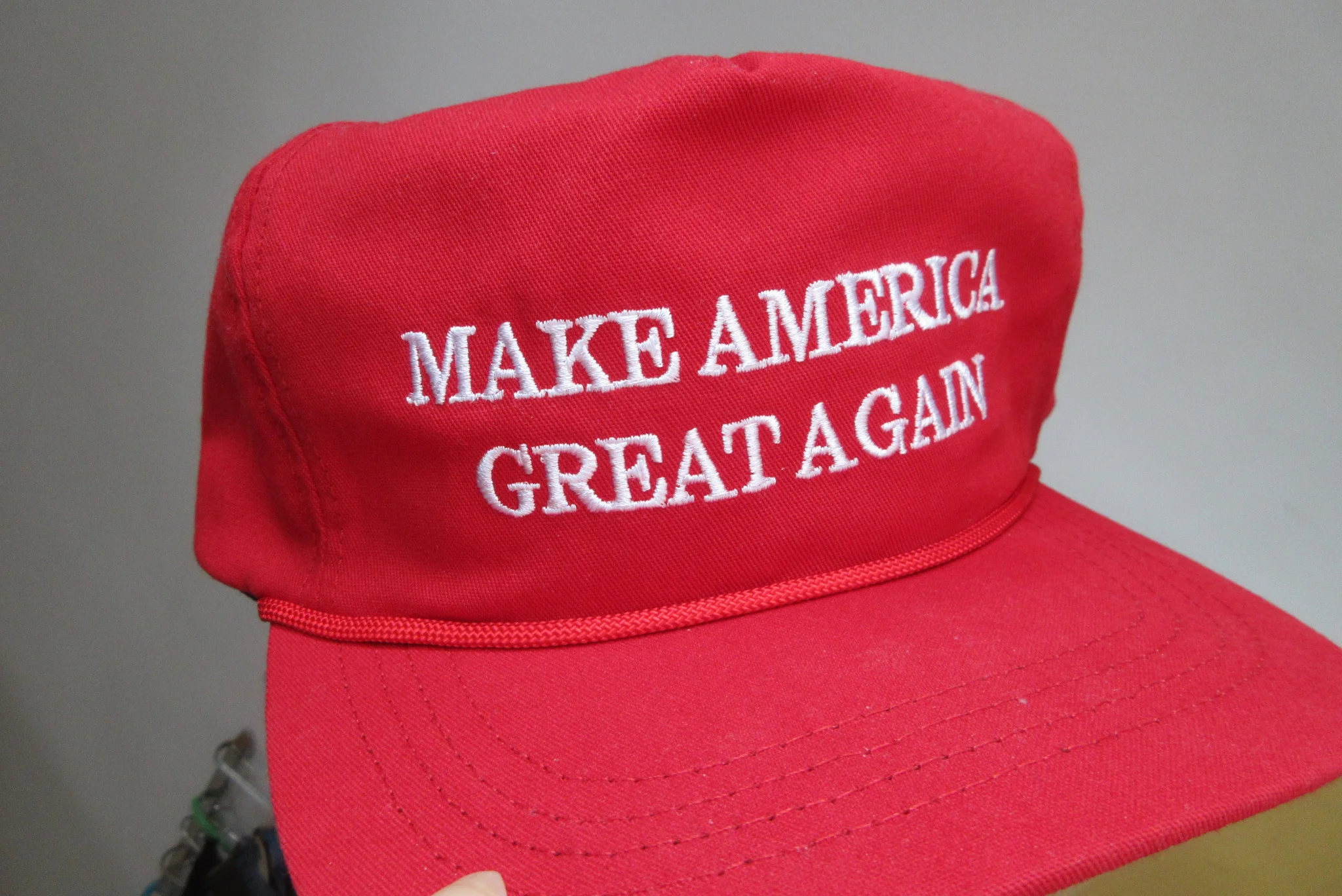 HK_fans_item_the_red_cap_hat_cotton_white_words_Make_America_Great_Again_label_made_in_USA_CF_headwear_April_2017_IX1_05.jpg