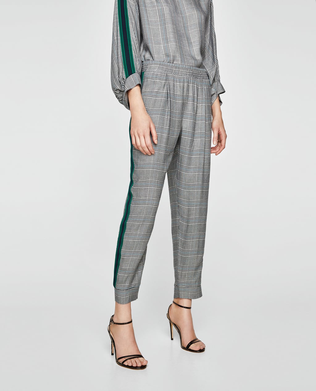  Zara Jogging Trousers with Striped Sides 