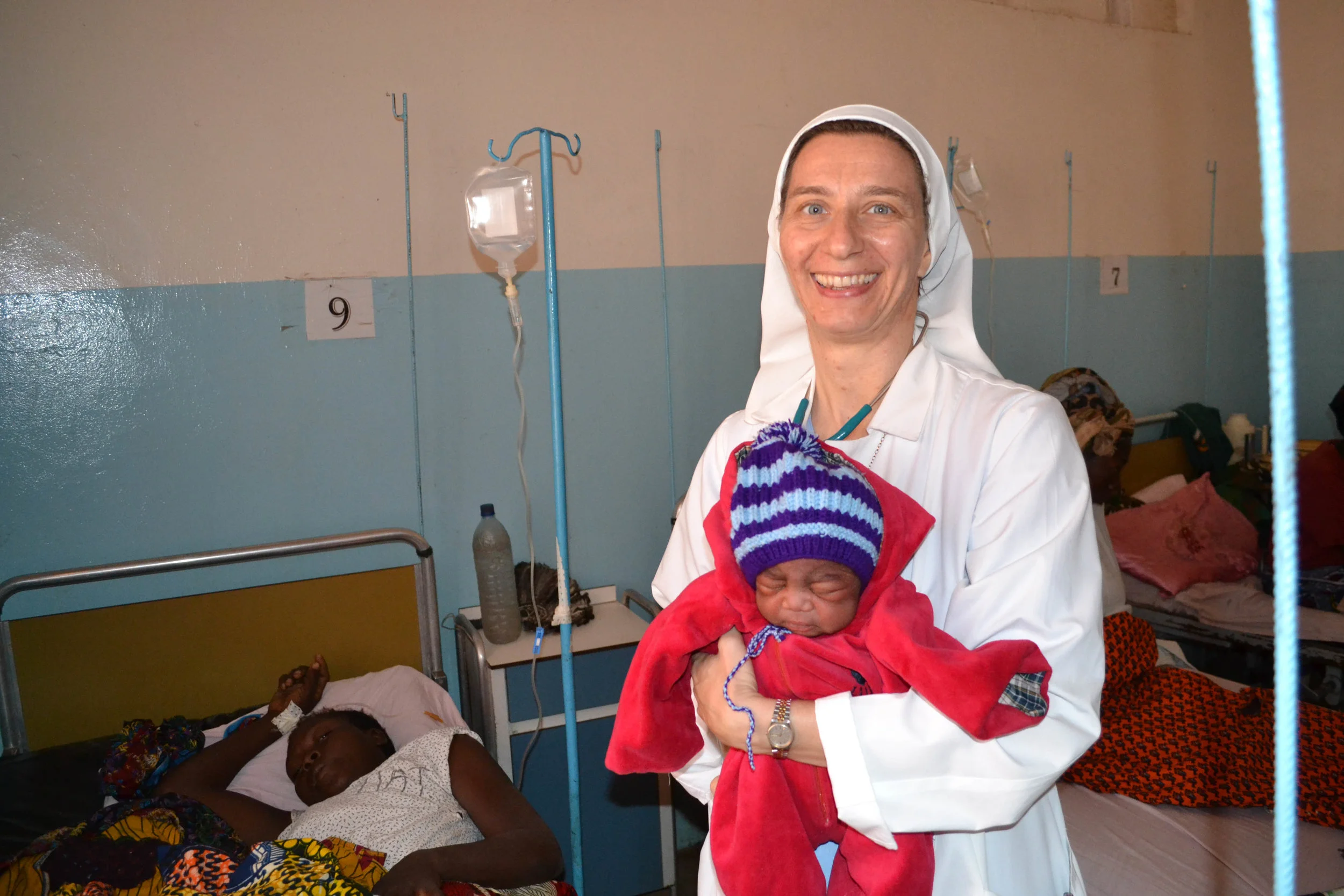 Visita Sor Elzabeth al Hospital de Fuenlabrada