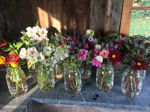 How to Make Mini Floral Bouquets from a Bucket of Blooms - Simple