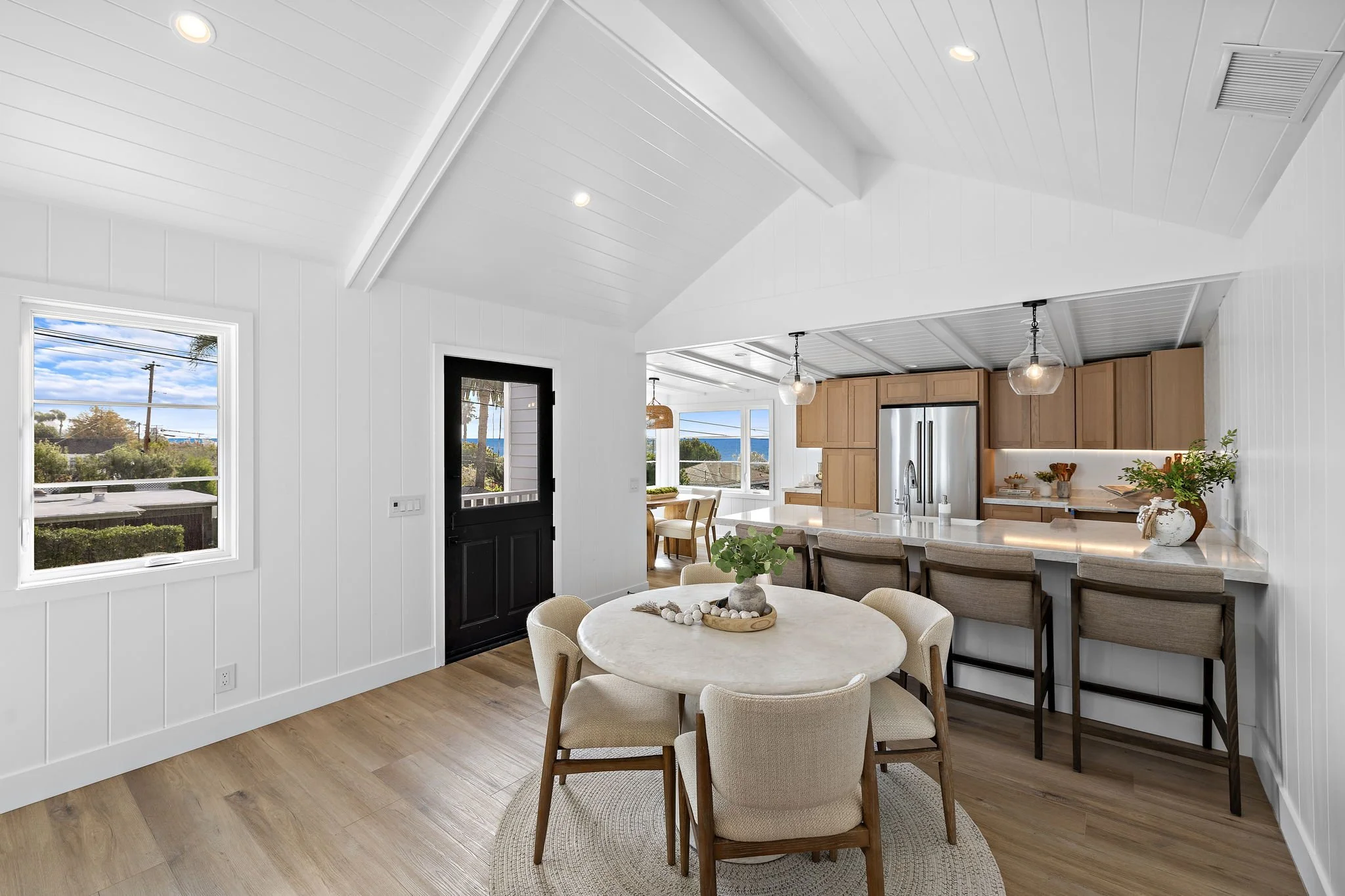 17-web-or-mls-684 Seaview 17.jpg