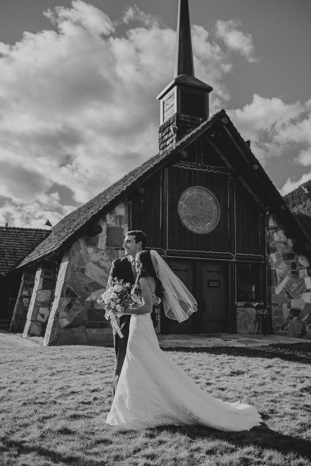 21_big_sky_montana_destination_elopement_photography.jpg