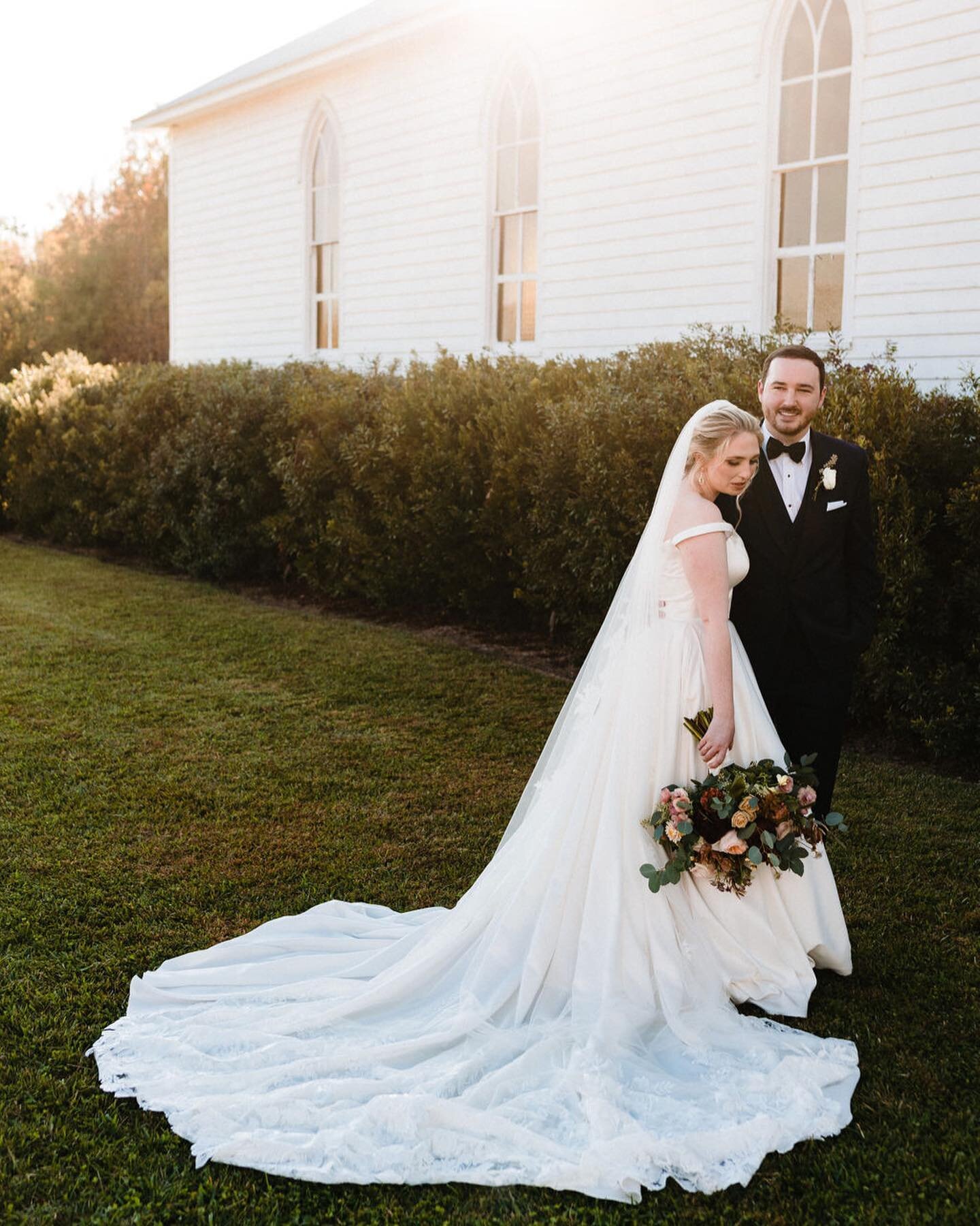 Sarah + Sherman | Taylor, MS
.
It&rsquo;s great to be back at Plein Air with a semblance of normalcy. Gorgeous couple, gorgeous weather, gorgeous wedding
.
.
Thanks to @tpgandy for second shooting 
.
.
.
#pleinair #mswedding #nolawedding #neworleansw