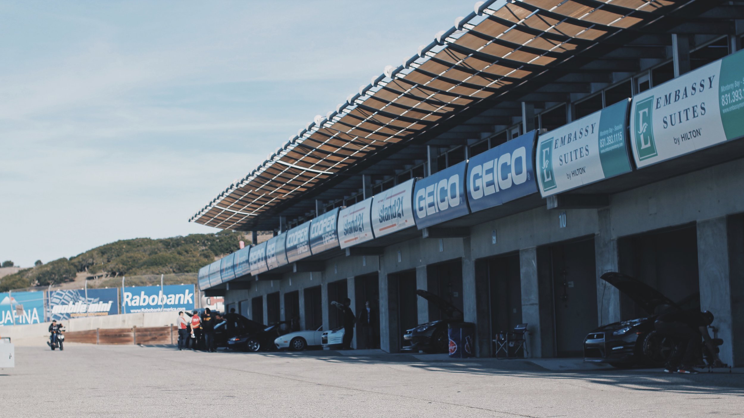 BNR34 Skyline GTR laguna Seca Pit .jpg