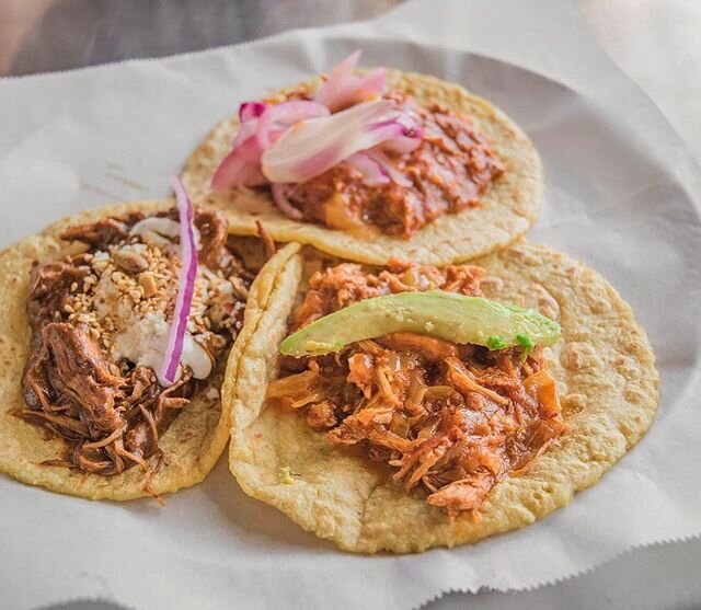 Mole Tinga Chorizo #tacos 😍 Mole wins. @guisados