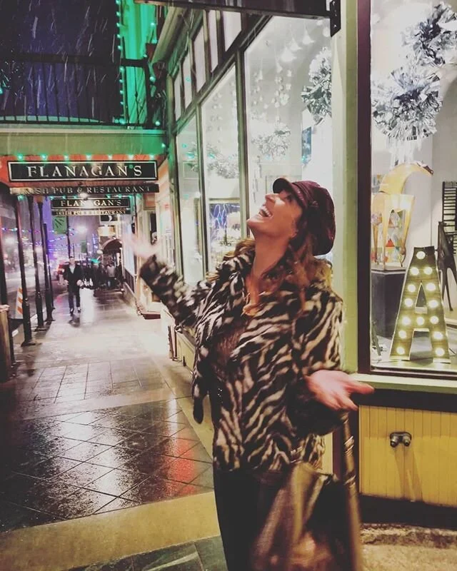 I didn't realize until this moment that it's been 3 years since I've seen snow. .
.
#sundance2020 #parkcity #utah #snow #joy #innerchild #presence #funwithfriends #seedus #seedsundance #mindastronaut #inspiredmind #50shadesofspirituality #optimystic 