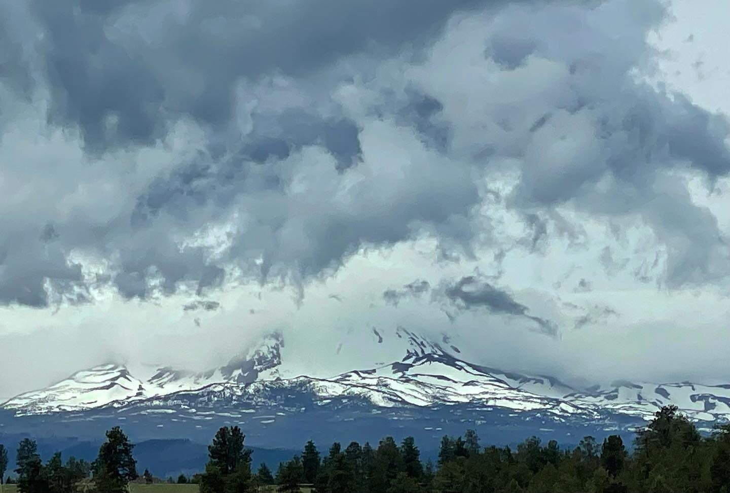 Just before a summer storm moved in - the clouds were spectacular!
.
.
.
#summerstorm #summer2022 #cascadia #cascadiaexplored #highdresert #farmlife #centraloregon #bestofbend #sisterscountry #threesistersmountains #breathtakingview #mountains #pnw #