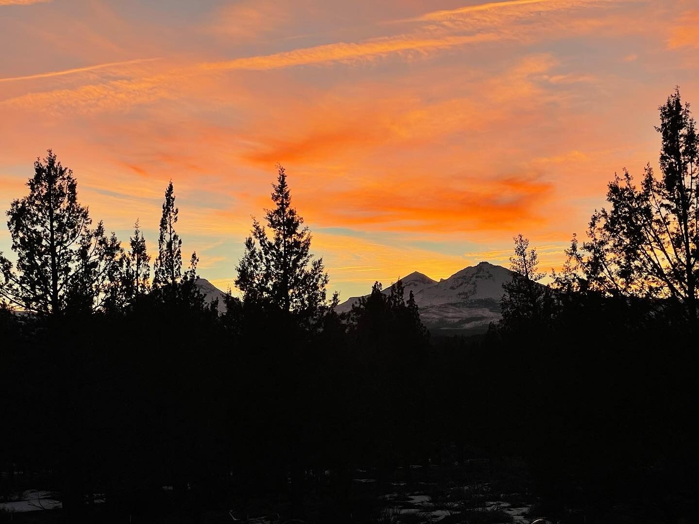 It's a beautiful sunset in Sisters tonight...
.
.
.
#sunset #winter2023 #wintersunset #sistershighcountry #sisterscountry #centraloregon #centraloregonlife #bestofbend #cascadiaexplored #cascadia #sistersmountains #highdesert #farmlife