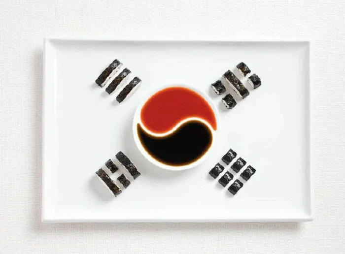 south-korea-flag-made-from-food-700x516.jpg