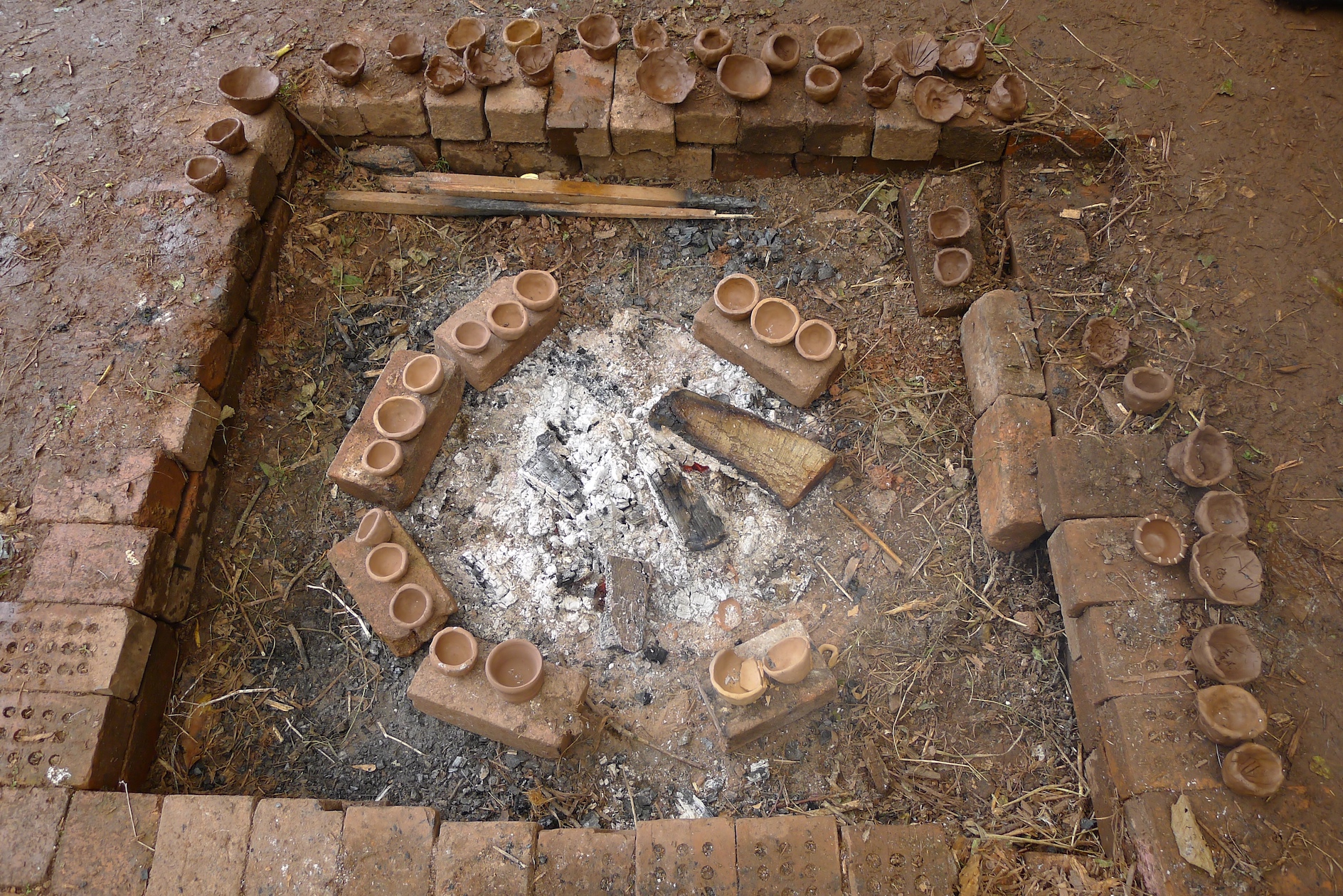 1.thumb pots drying to bone dry.jpg