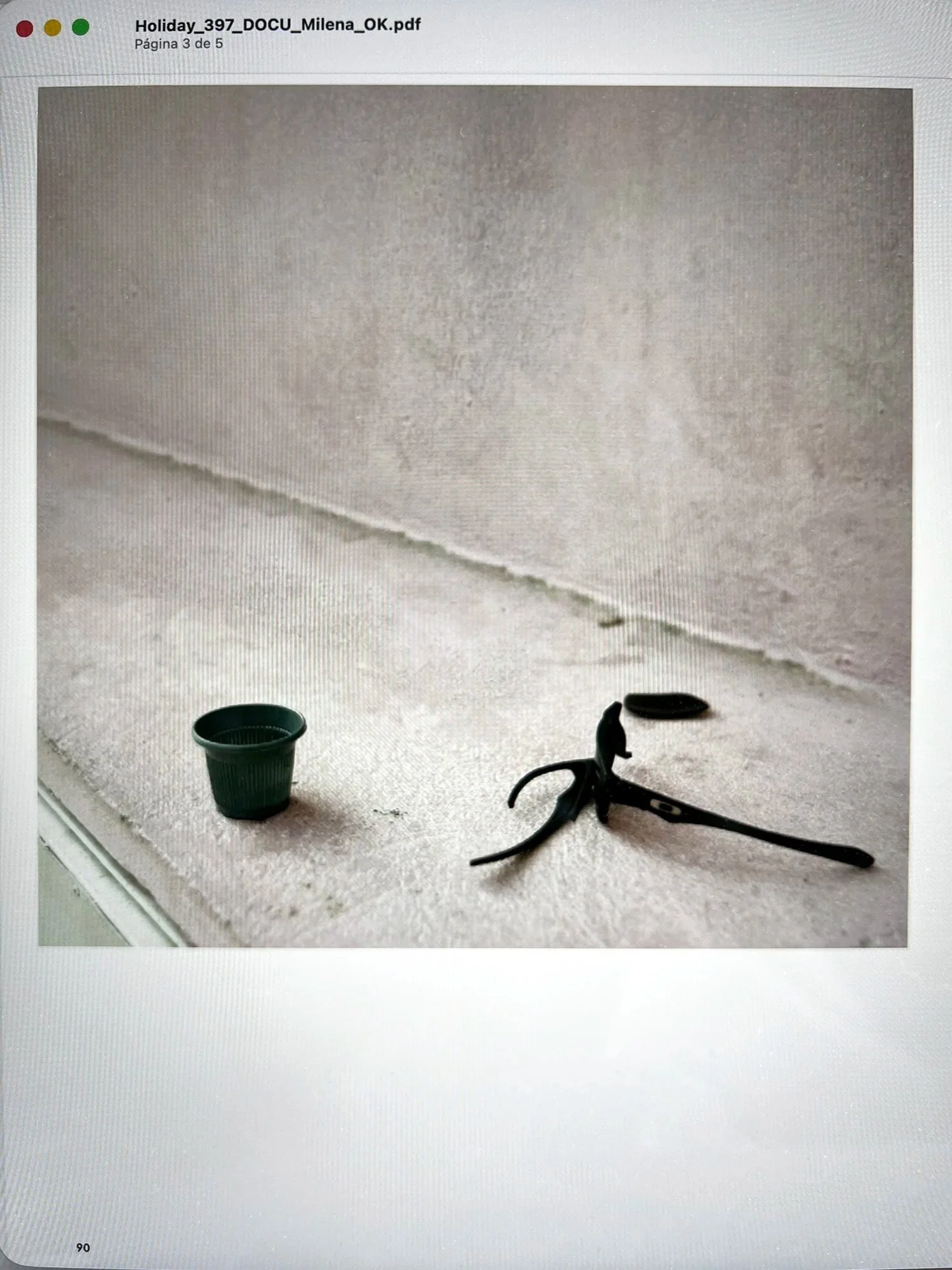    Cartagena de Indias, Colombia , 2026                                                                   Tinto and broken glasses, editorial screenshot                                                    Holiday Magazine Nr. 398  