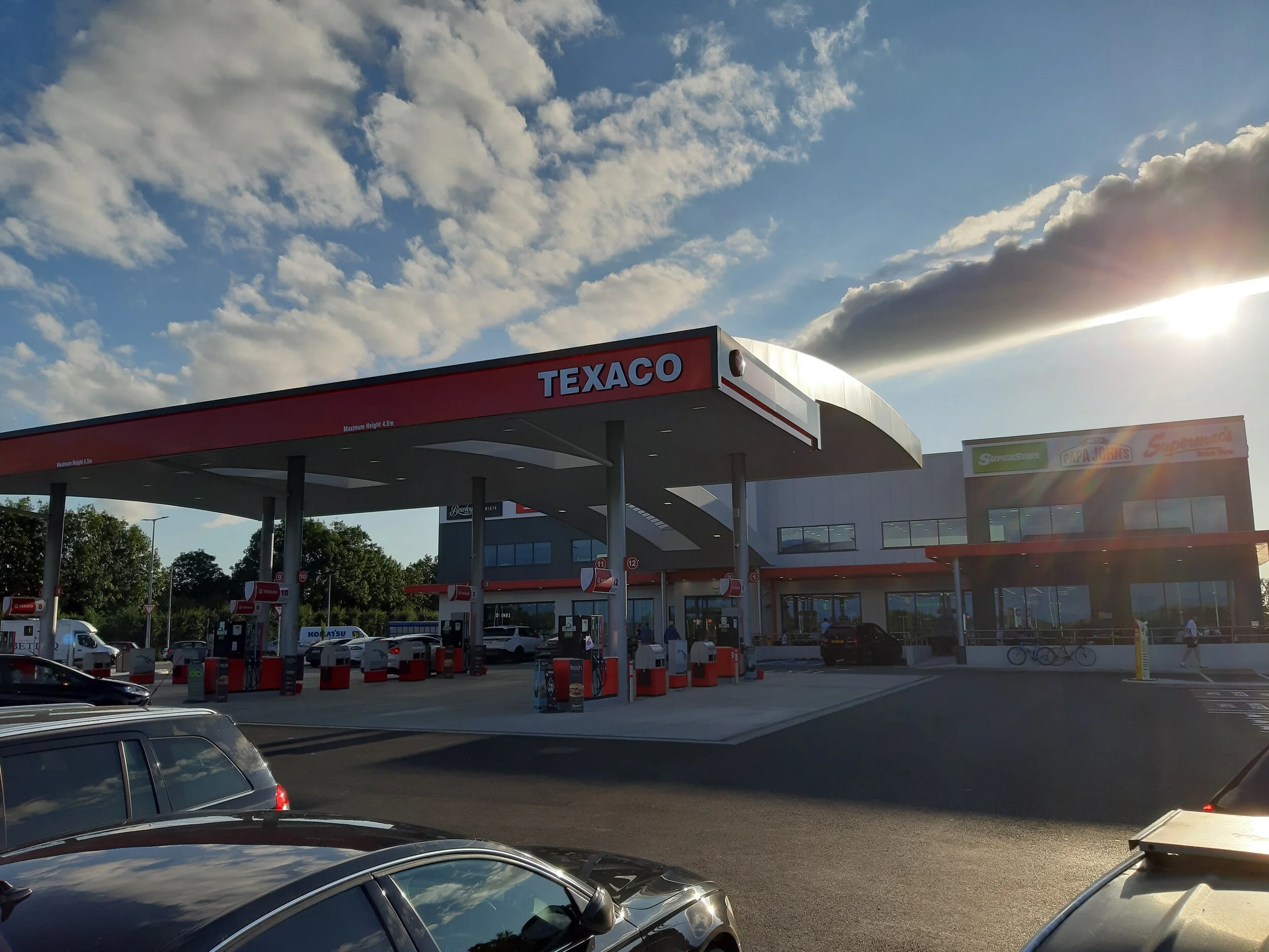 SUPERMACS  M7 MOTORWAY PLAZA - JUCTION 17