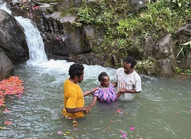 Papua New Guinea: A Milestone as Wantakia Believers Lead Their Own Baptism 