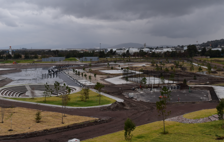 PARQUE ECOLOGICO ATLACOMULCO Ciudad de México Cliente: LAUNAK Obra: 2016 Diseño de diversas estructuras para el parque. Edificio de administracion, servicios, baños, palacio de ajedrez, fuentes, muelle, canchas, etc. Apoyo ténico en obra al proyecto.
