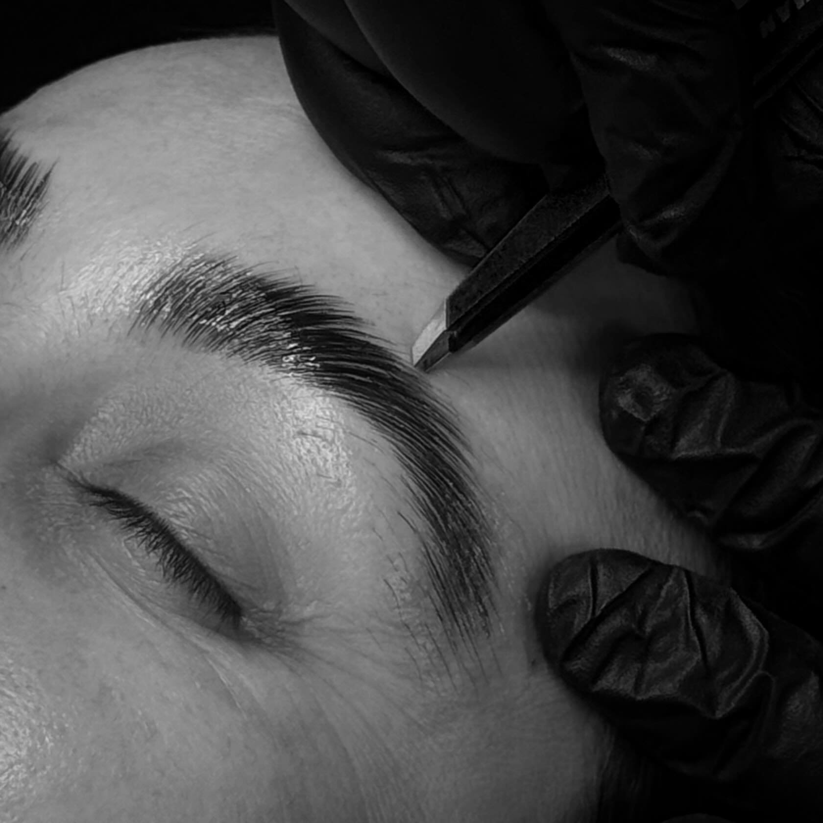 Big brow envy 🪭 @browsbyleo 
www.studiosimonyi.com Appointments can be made online or use or booking link 🔗 in our bio

#cosmetictattooing #browslayer #eyebrowtattooing #browaddict #browshading #browmicroblading #microbladingsandiego #microbladed #