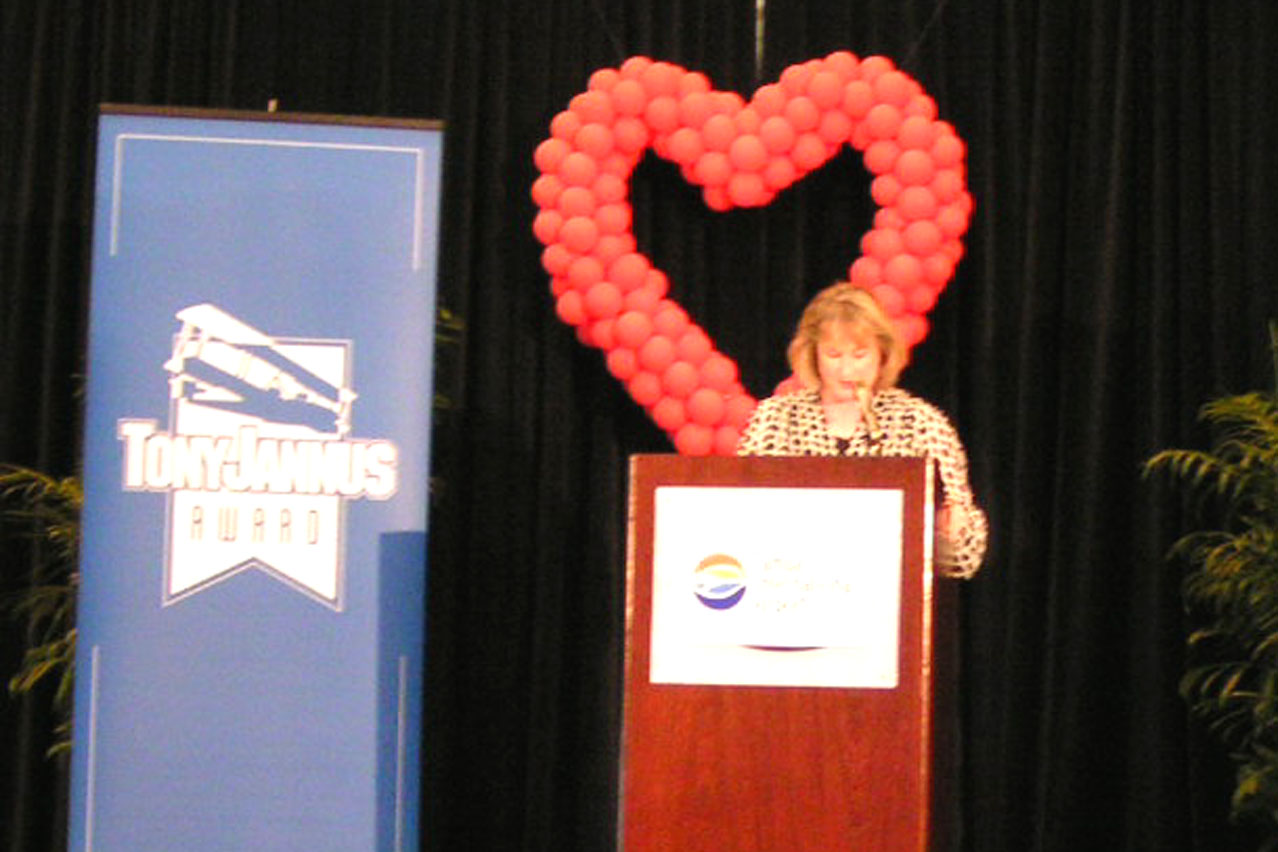 Linda Rutherford, SWA VP Community Affairs & PR, Acceptance Remarks, 4 Apr '07.jpg
