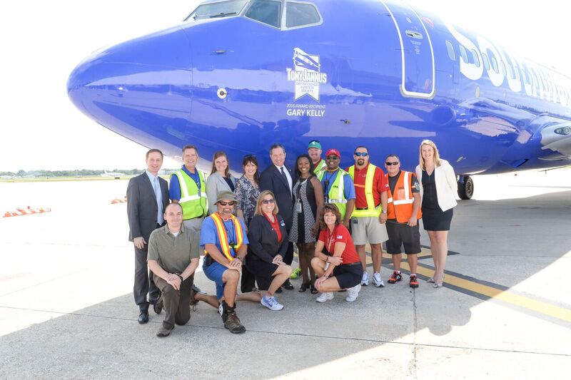 Steve Goldberg, SWA VP Ground Operations with SWA Associates after press conference, 20 May '16.JPG