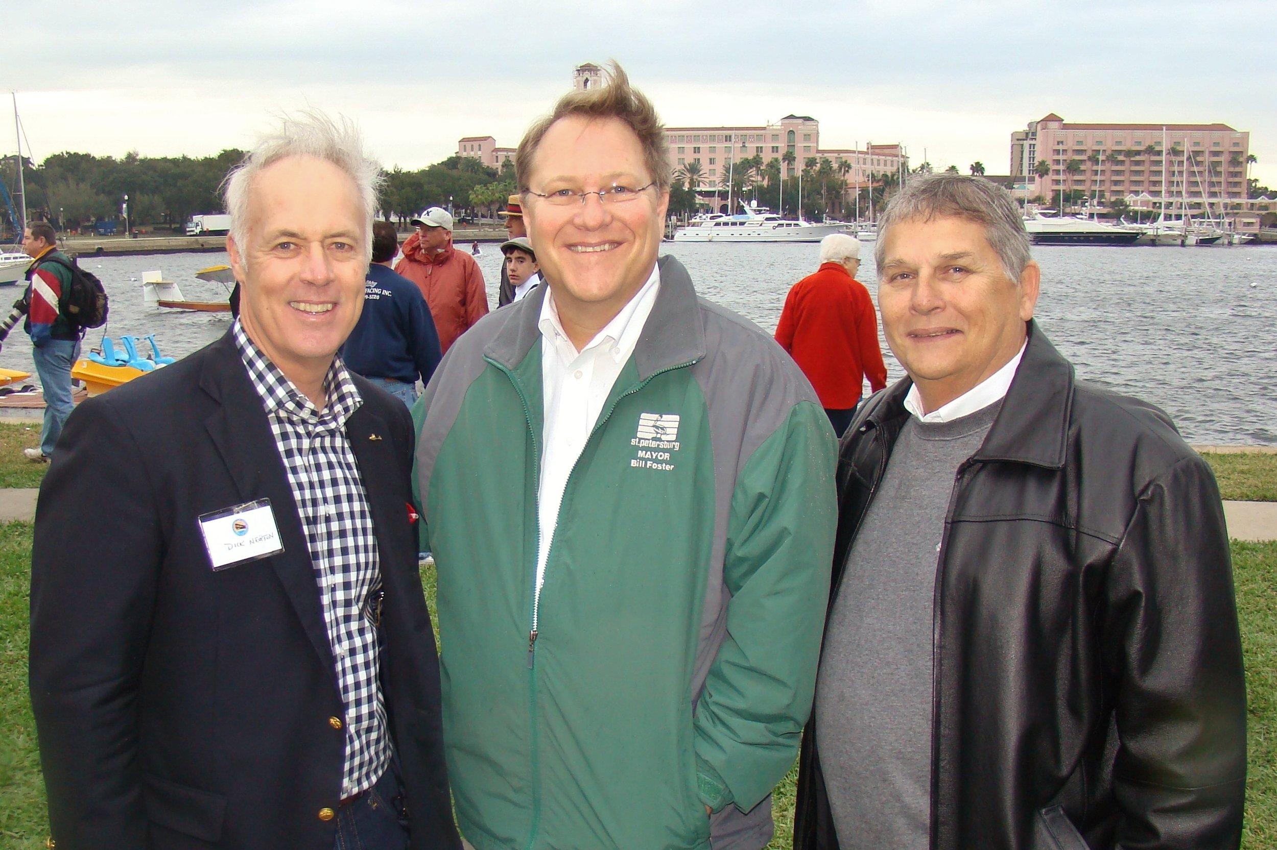 Dick Newton, Mayor Bill Foster & Councilman Bill Dudley - 1, 1 Jan '14.JPG