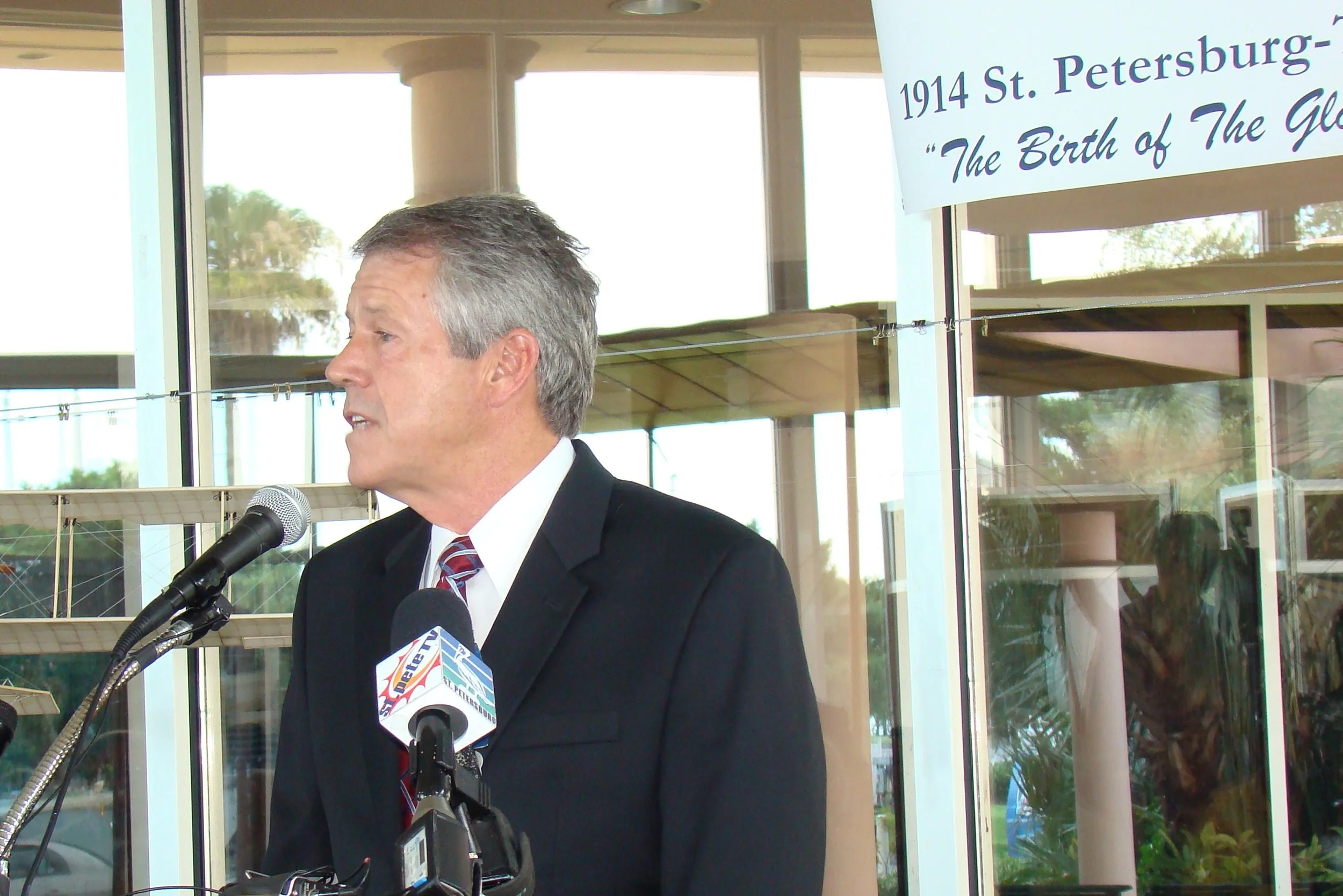 Frank Robertson, MC, 14 Jun '12.JPG