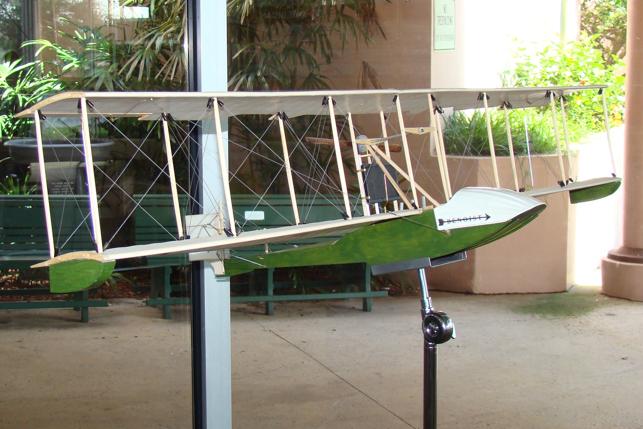 Model of Benoist Airboat, 14 Jun '12.JPG