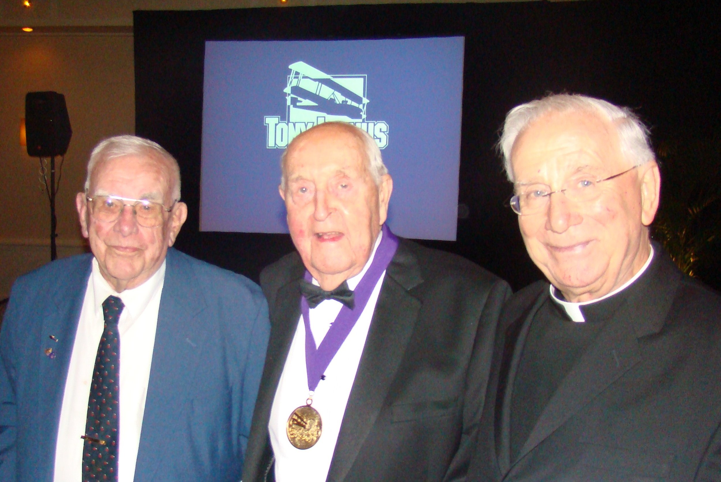 Bob Cutler, Sir Lenox Hewitt & Msgr. Higgins @ Banquet - 1, 5 Nov '09.JPG