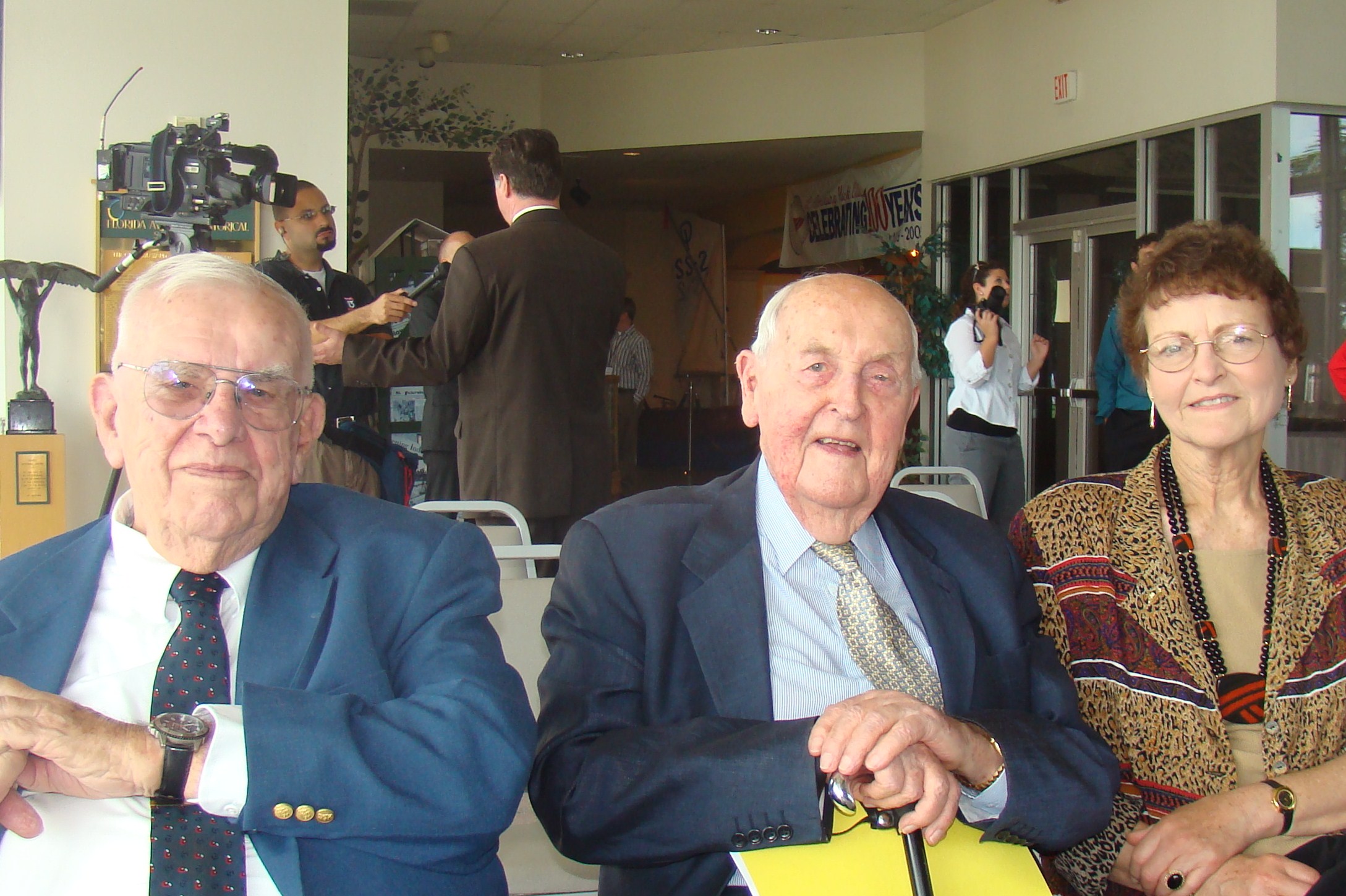 Bob Cutler, Sir Lenox, & Kim Michel @ Press Conf. - 1, 5 Nov '09.JPG