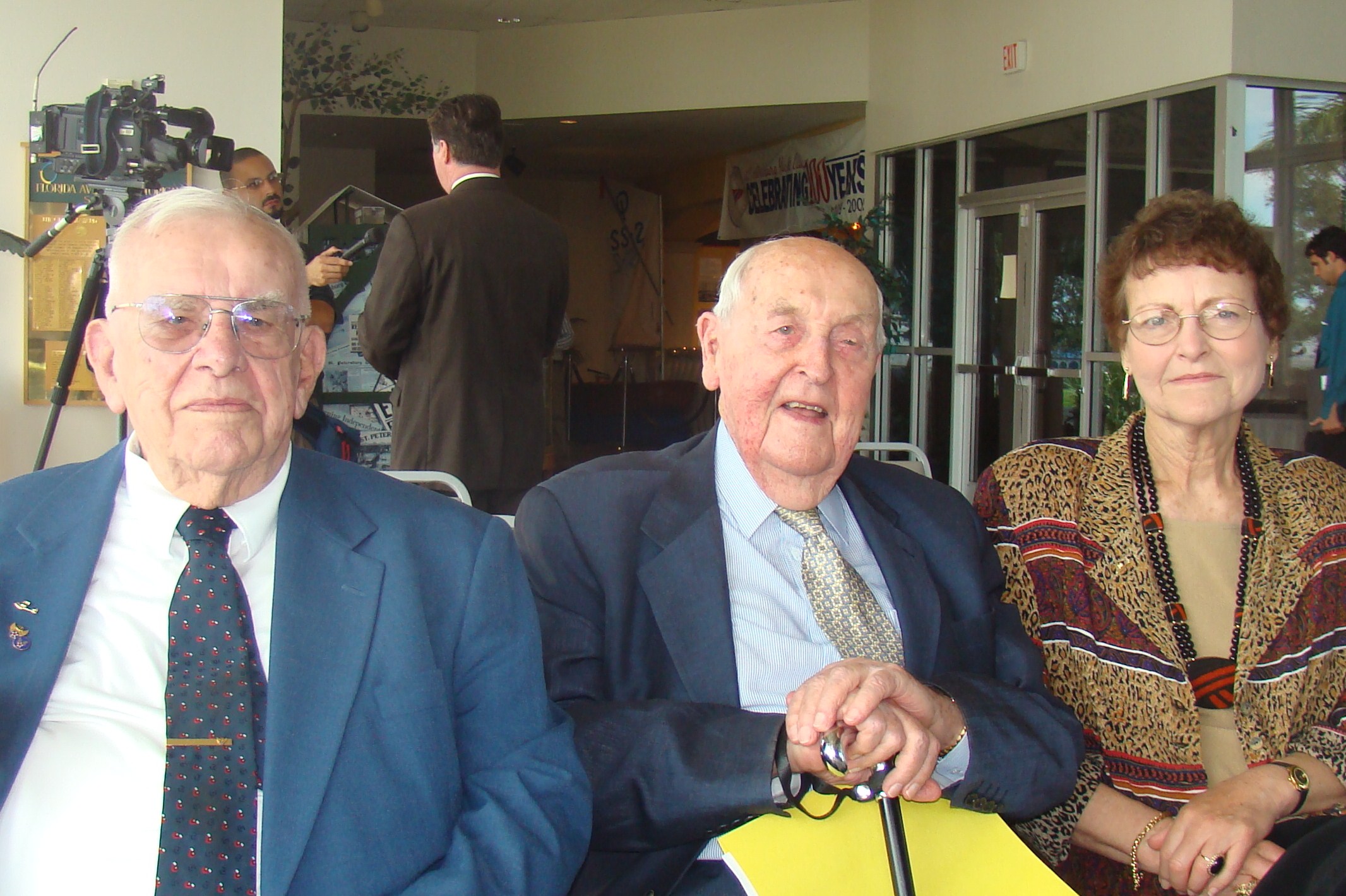 Bob Cutler, Sir Lenox, & Kim Michel @ Press Conf., 5 Nov '09.JPG