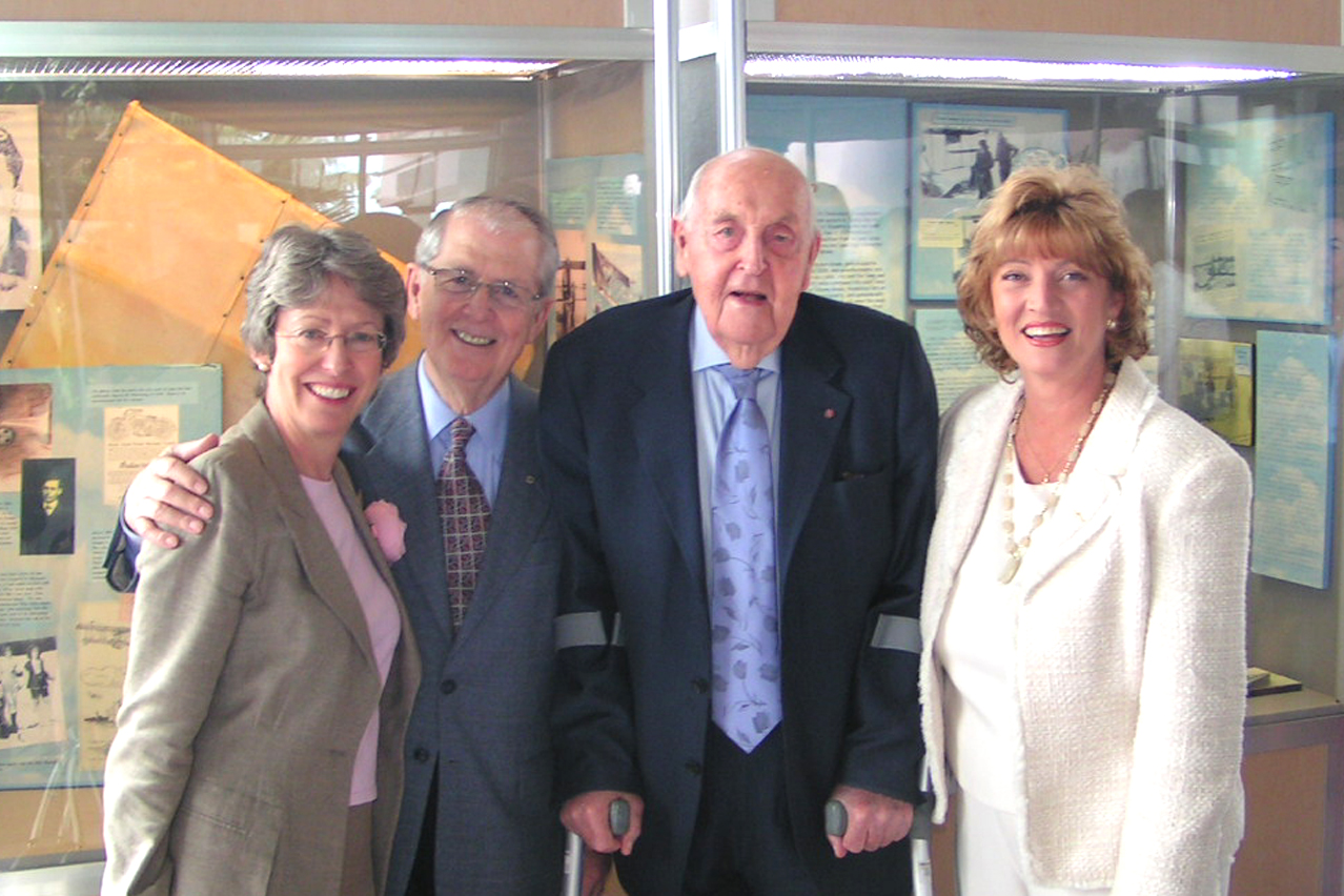 Patricia Hewitt, Claude Taylor, Sir Lennox Hewitt & Colleen Picard @ Press Conference, 25 Oct '07 - Copy.jpg