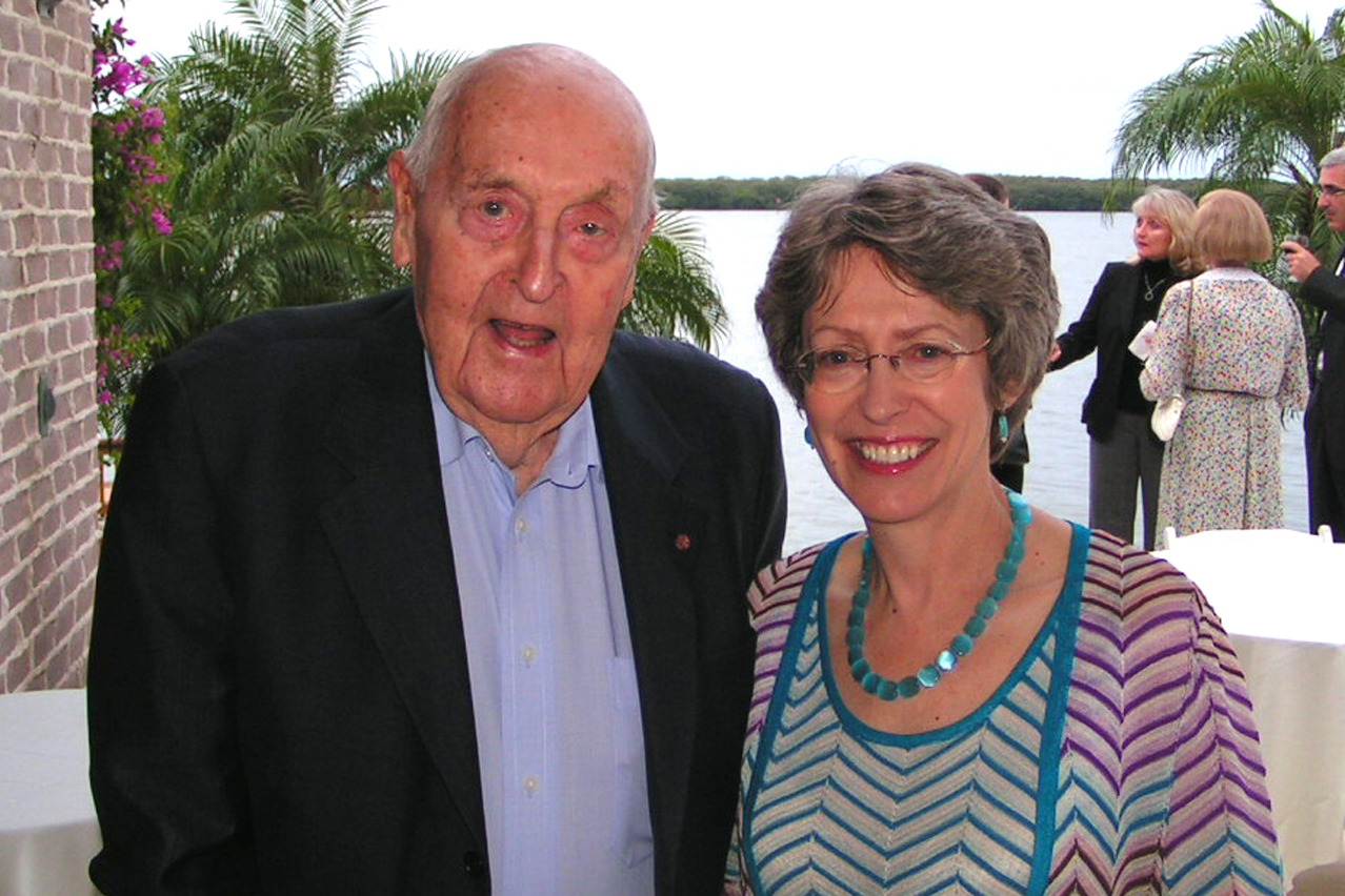 Sir C. Lennox Hewitt & Rt. Hon. Patricia Hewitt, M. P., @ VIP Reception, 24 Oct '07.jpg