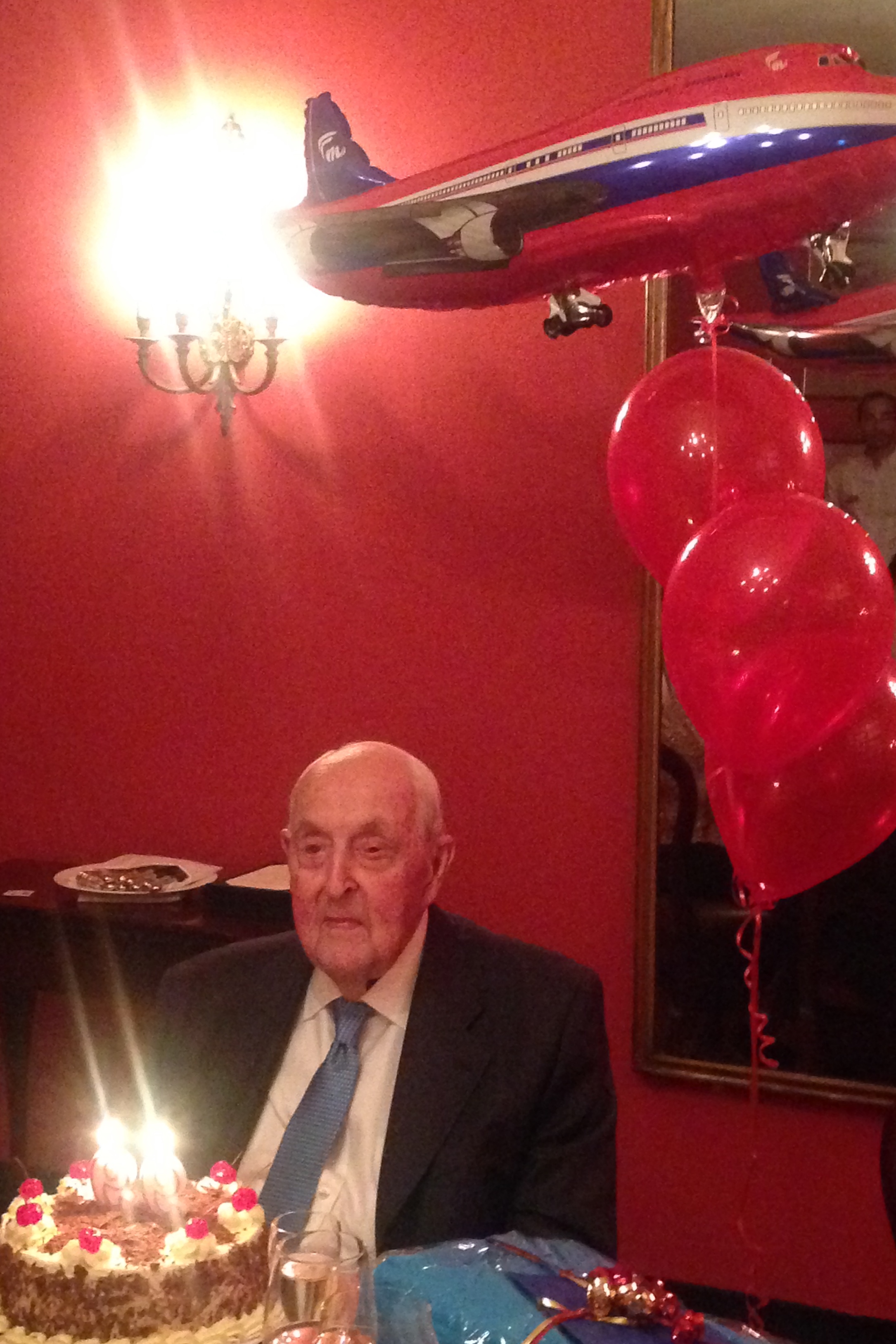 Sir Lennox celebratimg 99th Birthday at Union Club, Sidney - 2, 7 May '16.JPG