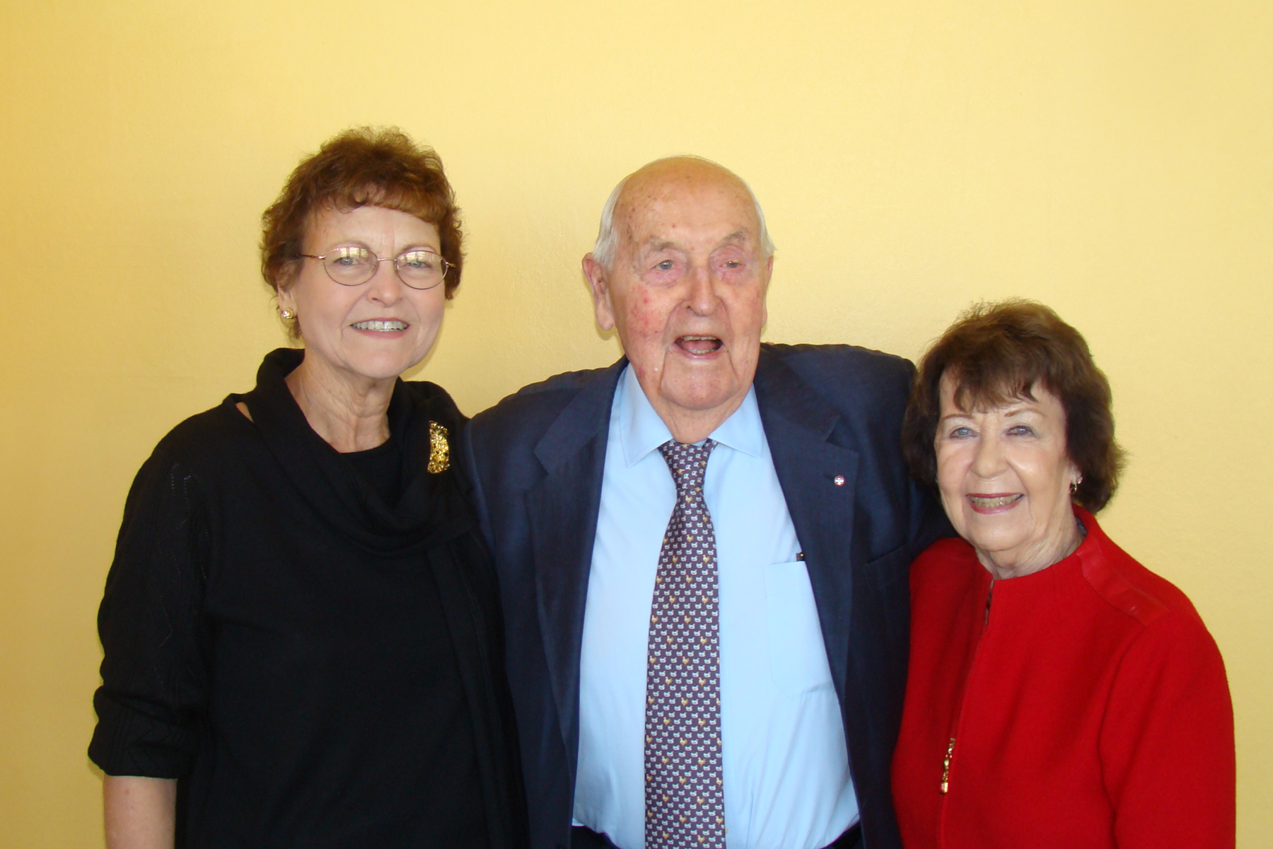 Sir Lennox Hewitt, Kim Michel & Ruth Newton, 30 Oct '08.jpg