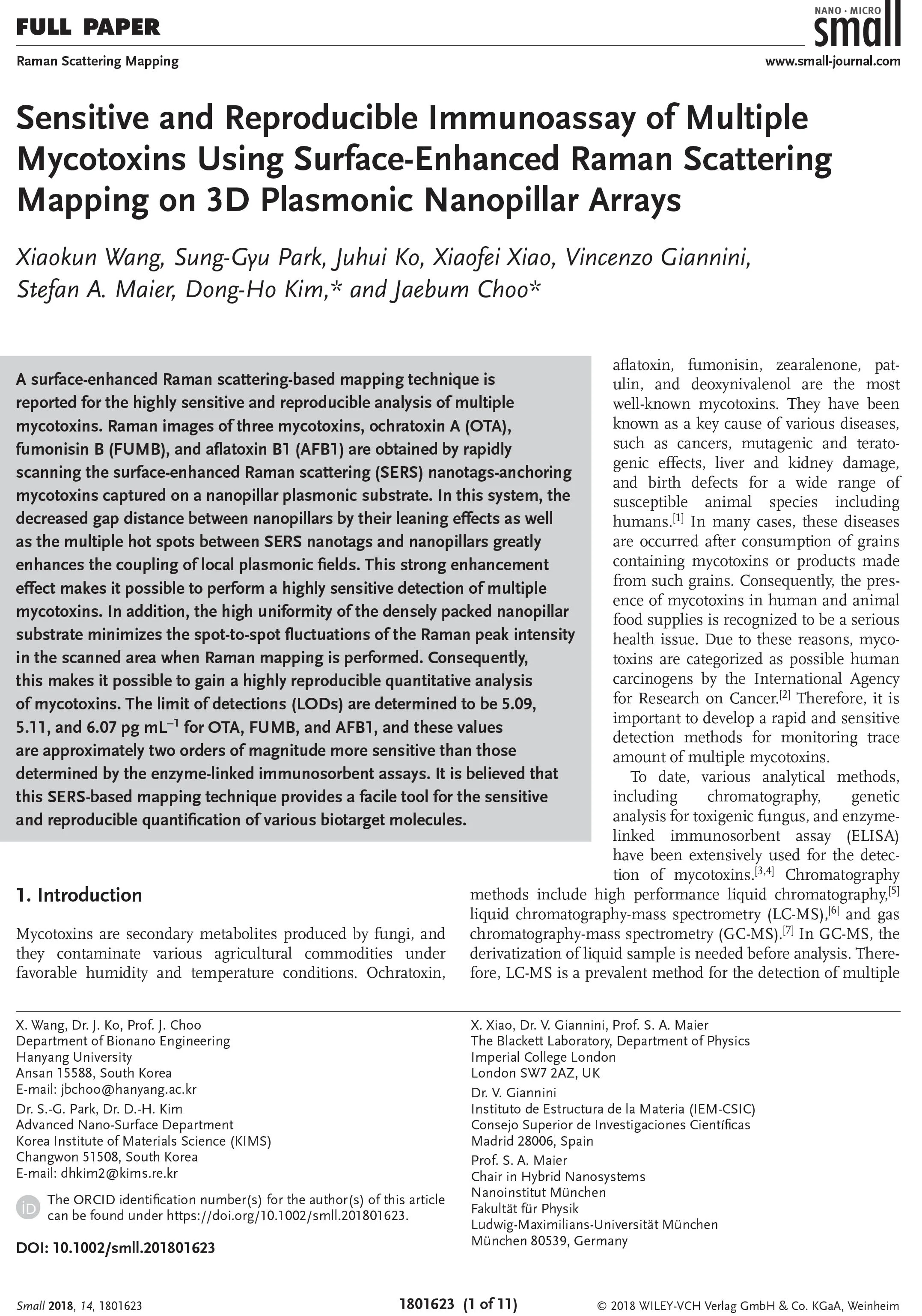 Immunoassays with plasmonic nanopillar arrays