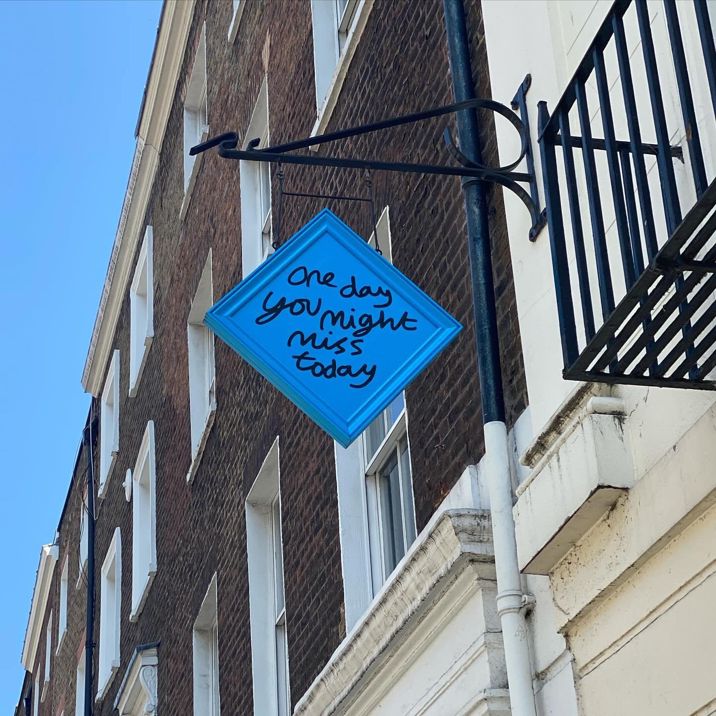 A dear friend sent me these pics from my favorite my place in London&hellip; Marylebone 💕. I loved each message and had to share as a reminder for us all💕. Thanks @carollynne89