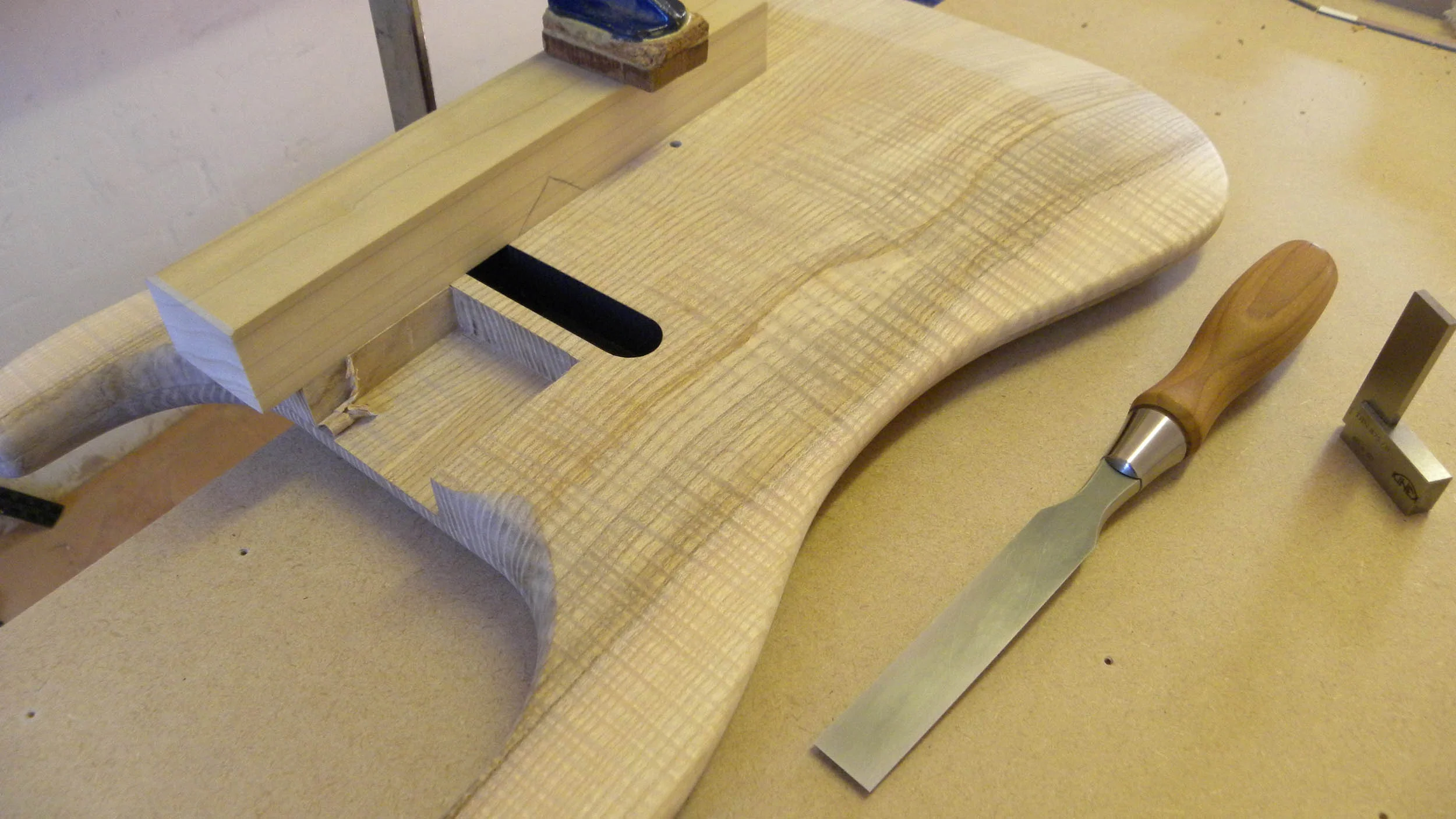 0935 naiad1 chisel neck pocket ni web.jpg