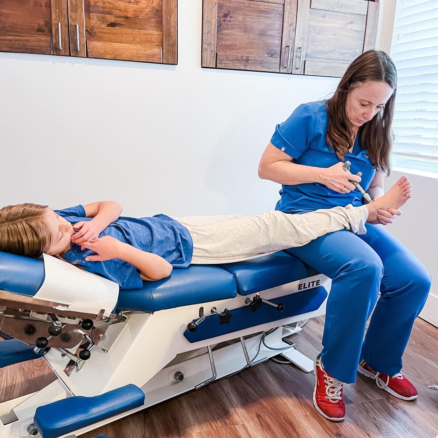 Chiropractic care can help with #footpain! 👣 

With 26 bones in each foot, it&rsquo;s easy to see why most people will experience foot pain at some point in their lives. 

This 10 year old #athlete came in to see us as she had been dealing with foot