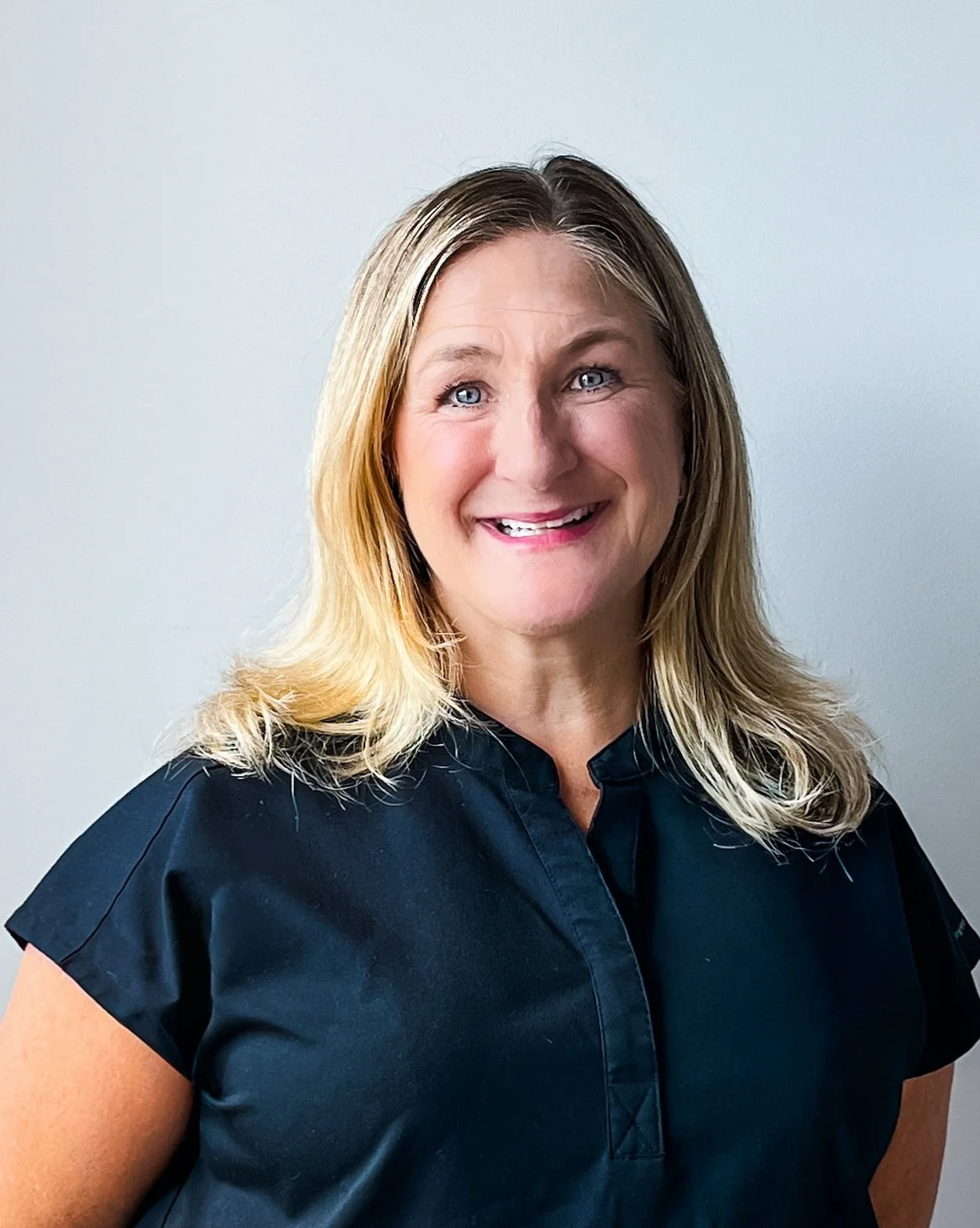 ✨ Meet Pam! ✨
We&rsquo;re so excited to welcome Pamela to the Continuum team! Pam is a skilled and compassionate RMT with a love for anatomy, movement, and helping clients feel their best. 💆&zwj;♀️

With a background as a personal trainer and certif