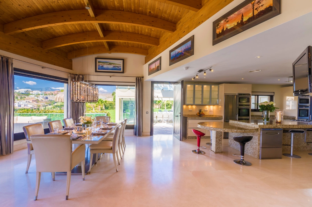 Indoor Dining Area and Kitchen, Villa El Cano, DSV Collection Marbella