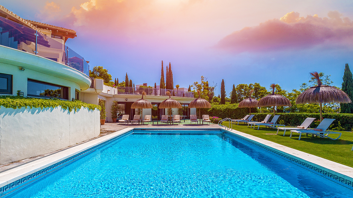19 Swimming Pool.jpg