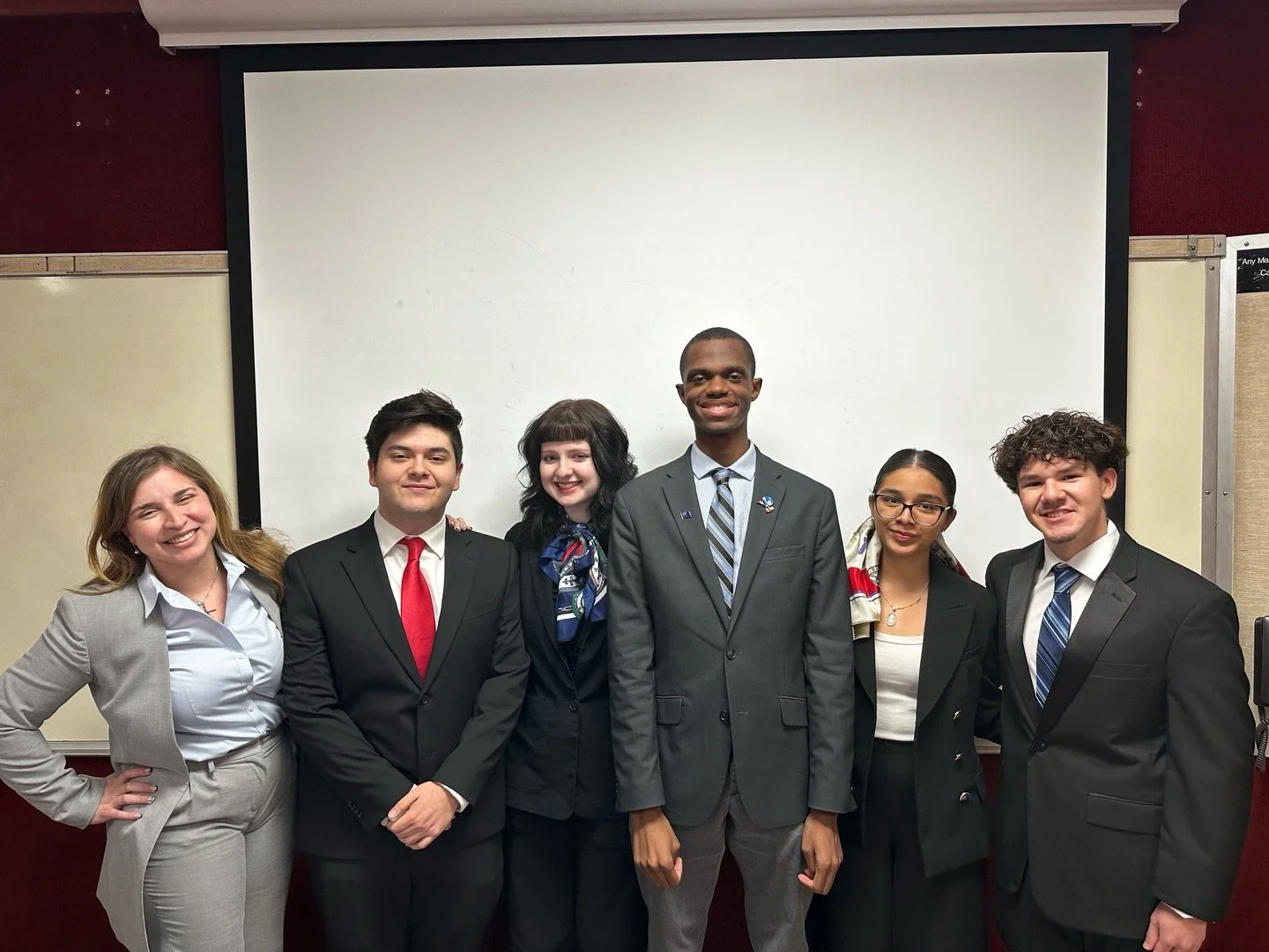 After many hours of work our dedicated UNLV AMA Case Team presented their marketing case on the MLB.⭐️

Our team reviewed the marketing case document and turned it into a presentation which was presented in front of school faculty and students.🗣️

T