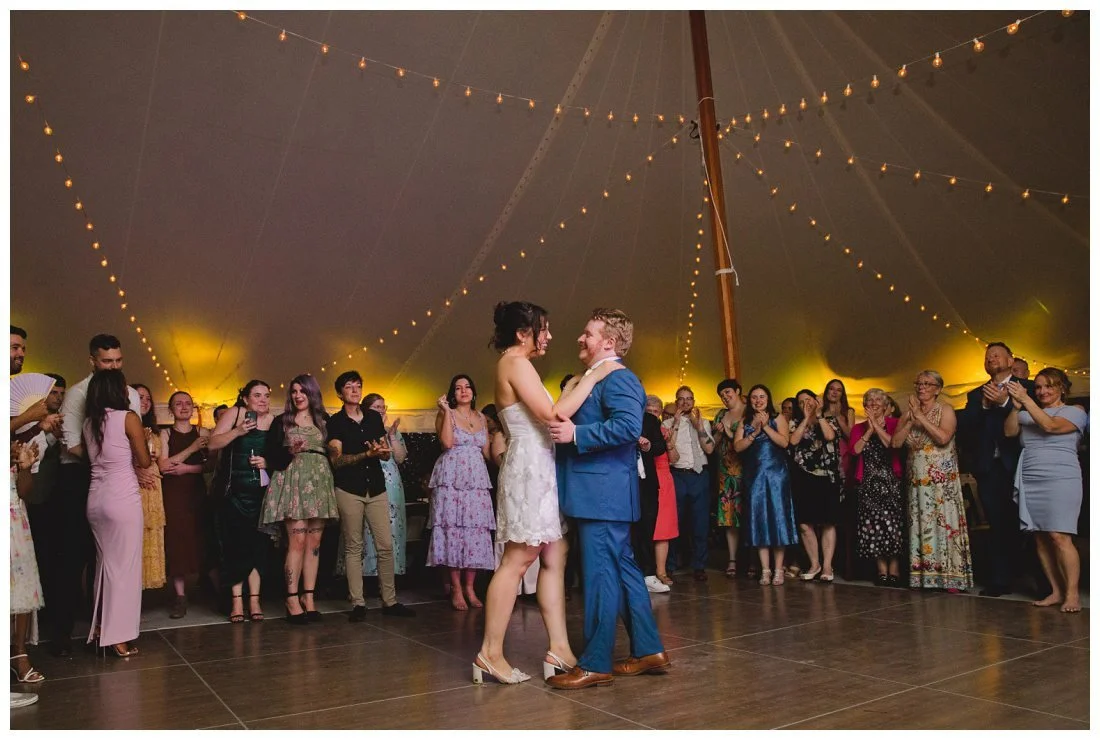 all the guest clap and cheer at the end of the wedding reception
