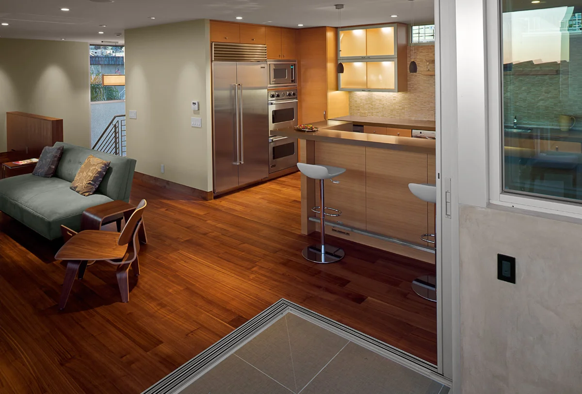 Kaminski_Interior 90450.jpg