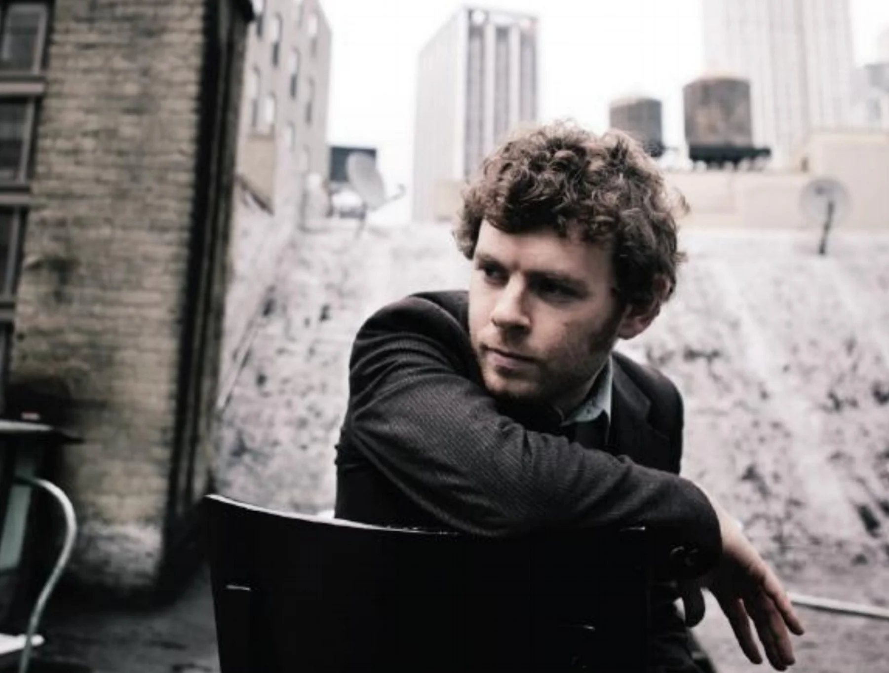 Gabriel Kahane - Music & Theater Kahane is a composer and singer-songwriter living in New York City.
