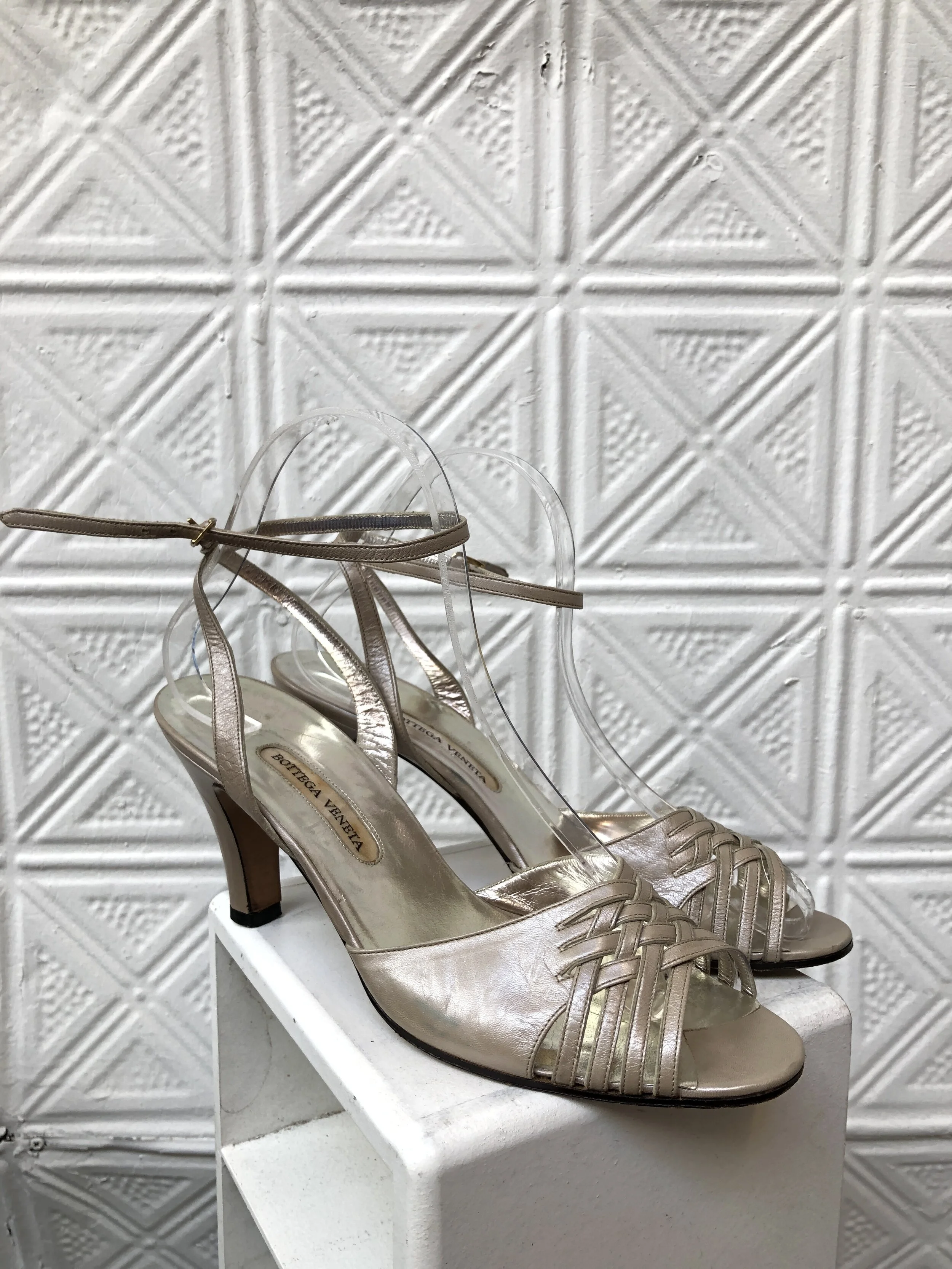 strappy pumps closed toe