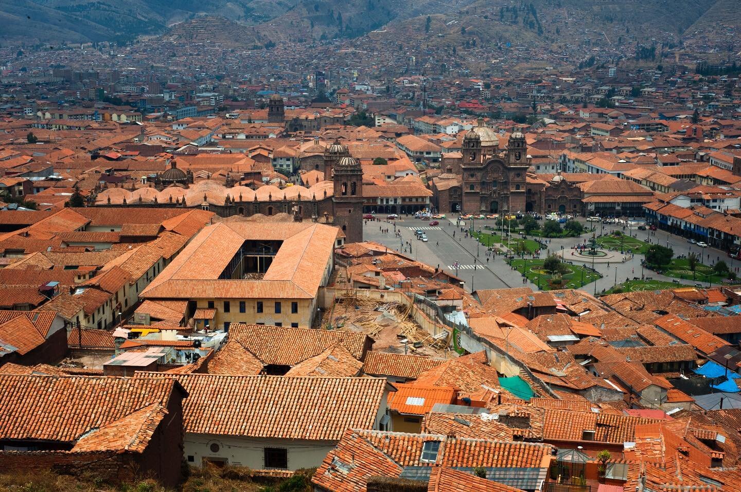 Plaza de Armas city center in Cusco, Peru&mdash;where we called home for two months. Moving away from the Amazon and into the next chapter of the journey!

#eastwinds #cusco #travelphotography #amwriting #memoir #peru #travelwriting