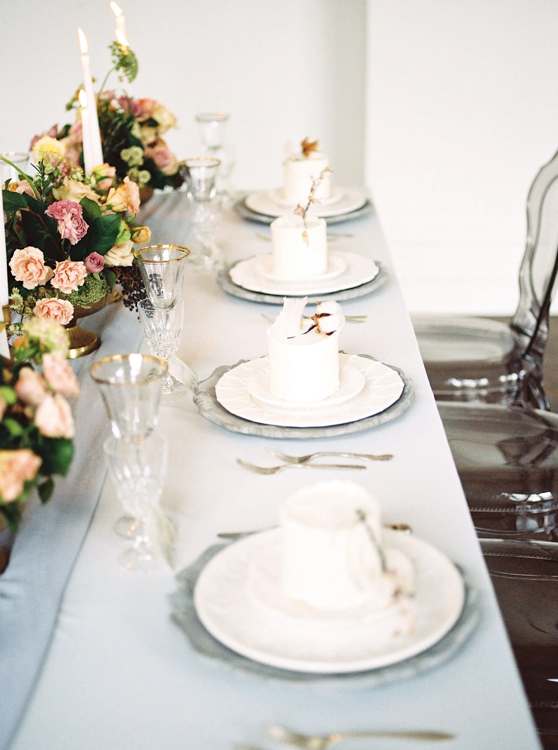 BLUUMBLVD low mauve centerpiece mini cakes Great Hall Toronto.jpg