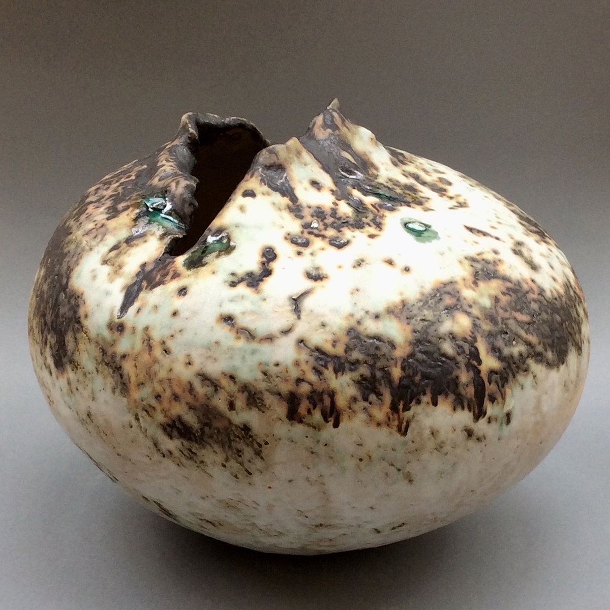 8 MadeLondon Julie O'Sullivan_stoneware vessel_450mm high.jpg