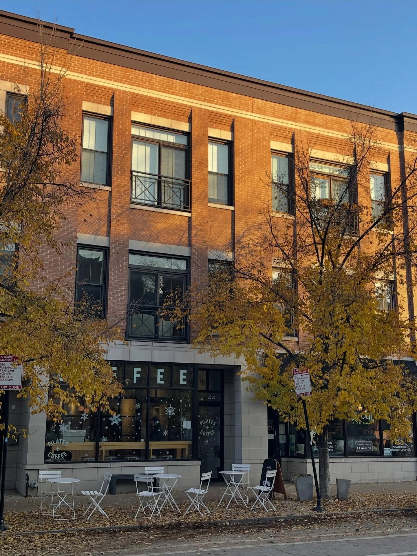Holding onto these final fall weekends, captured by our very own @madinblack 
&bull;
#pilatesandcoffee